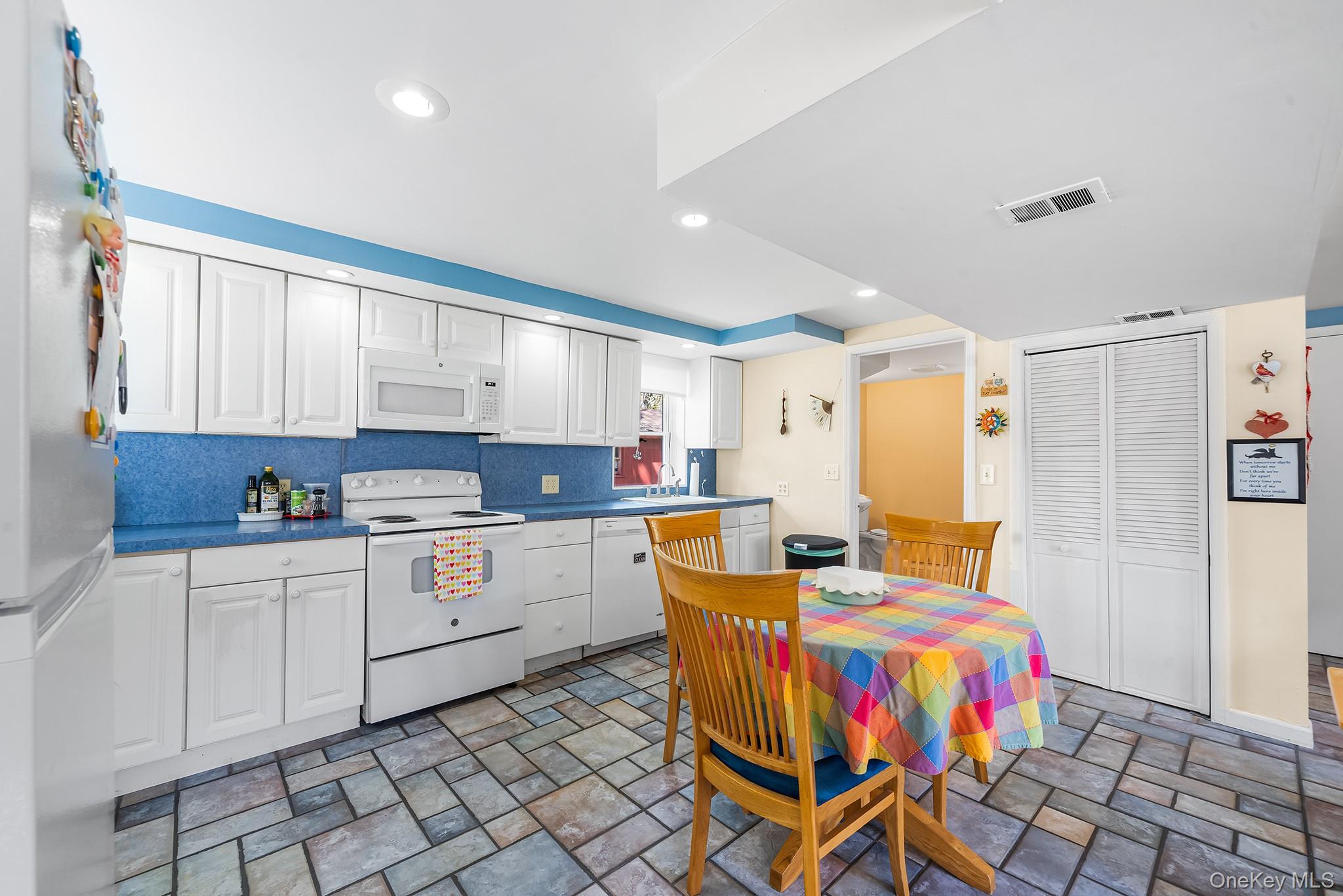 8 Oak Drive, New Windsor, NY 12553