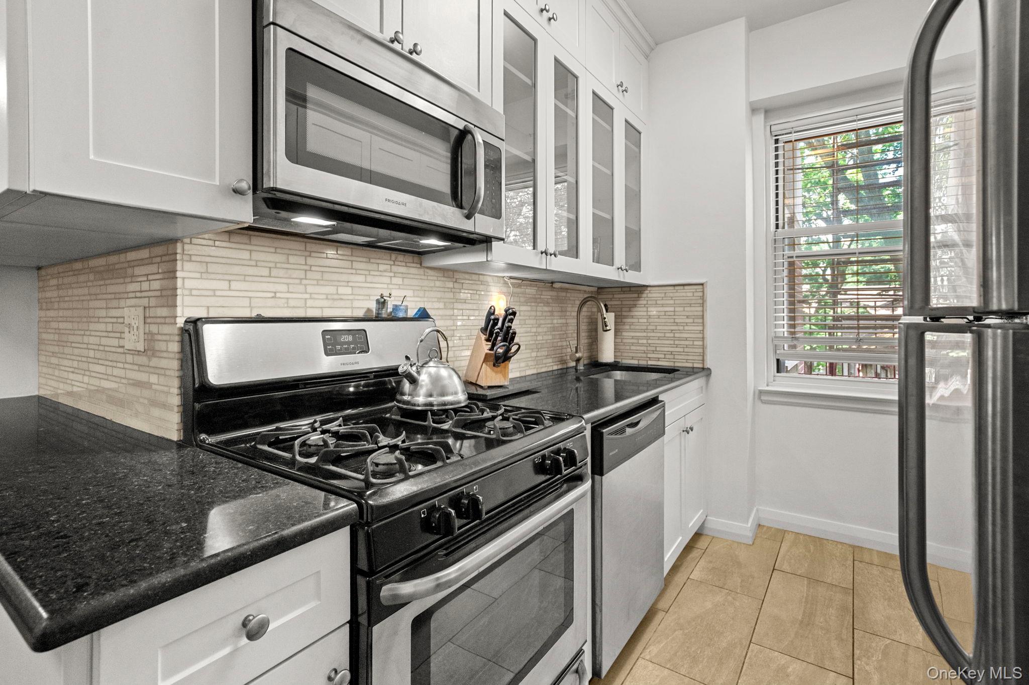 290 Collins Ave # 3B, Mount Vernon, NY 10552