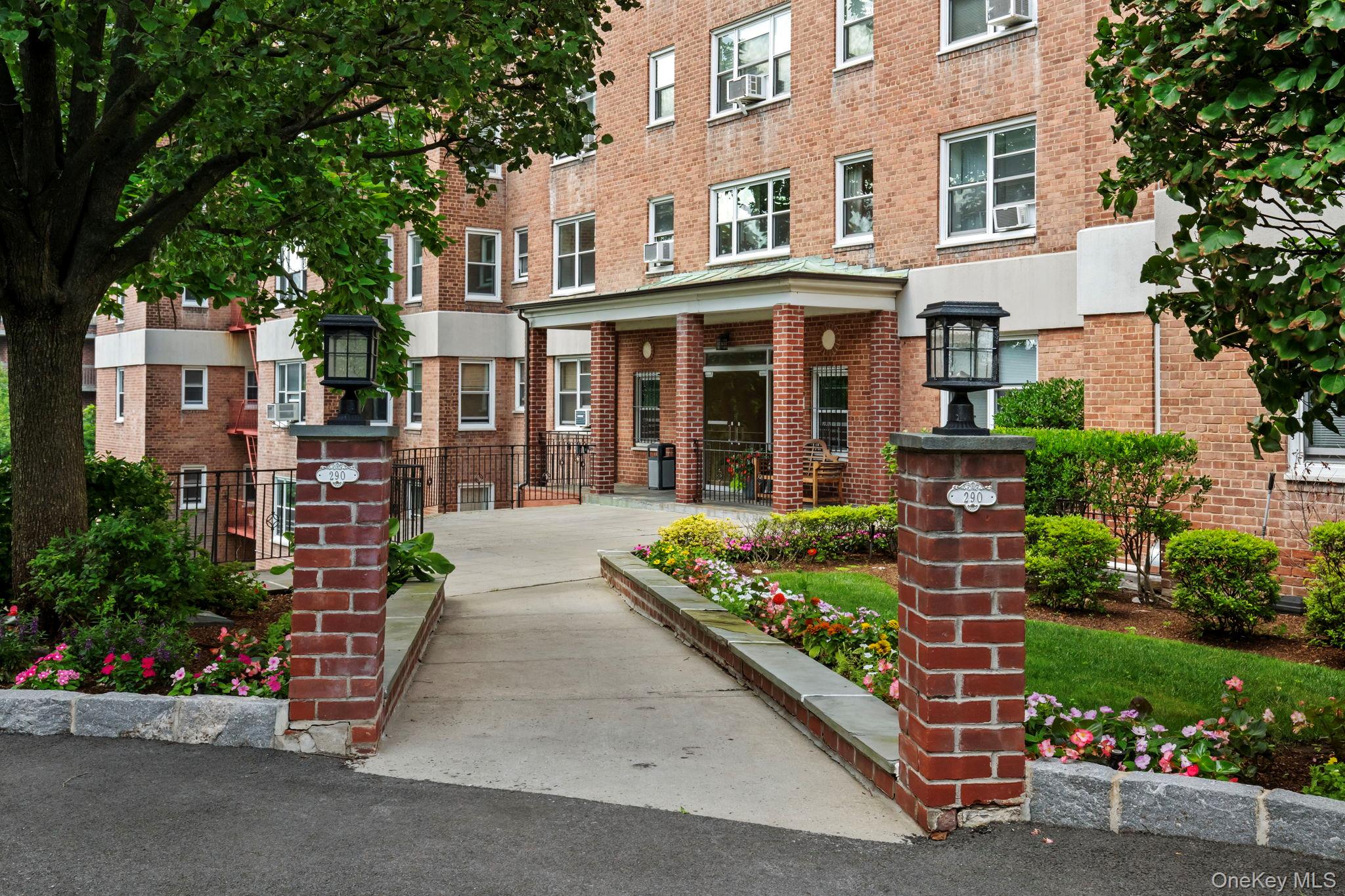 290 Collins Ave # 3B, Mount Vernon, NY 10552