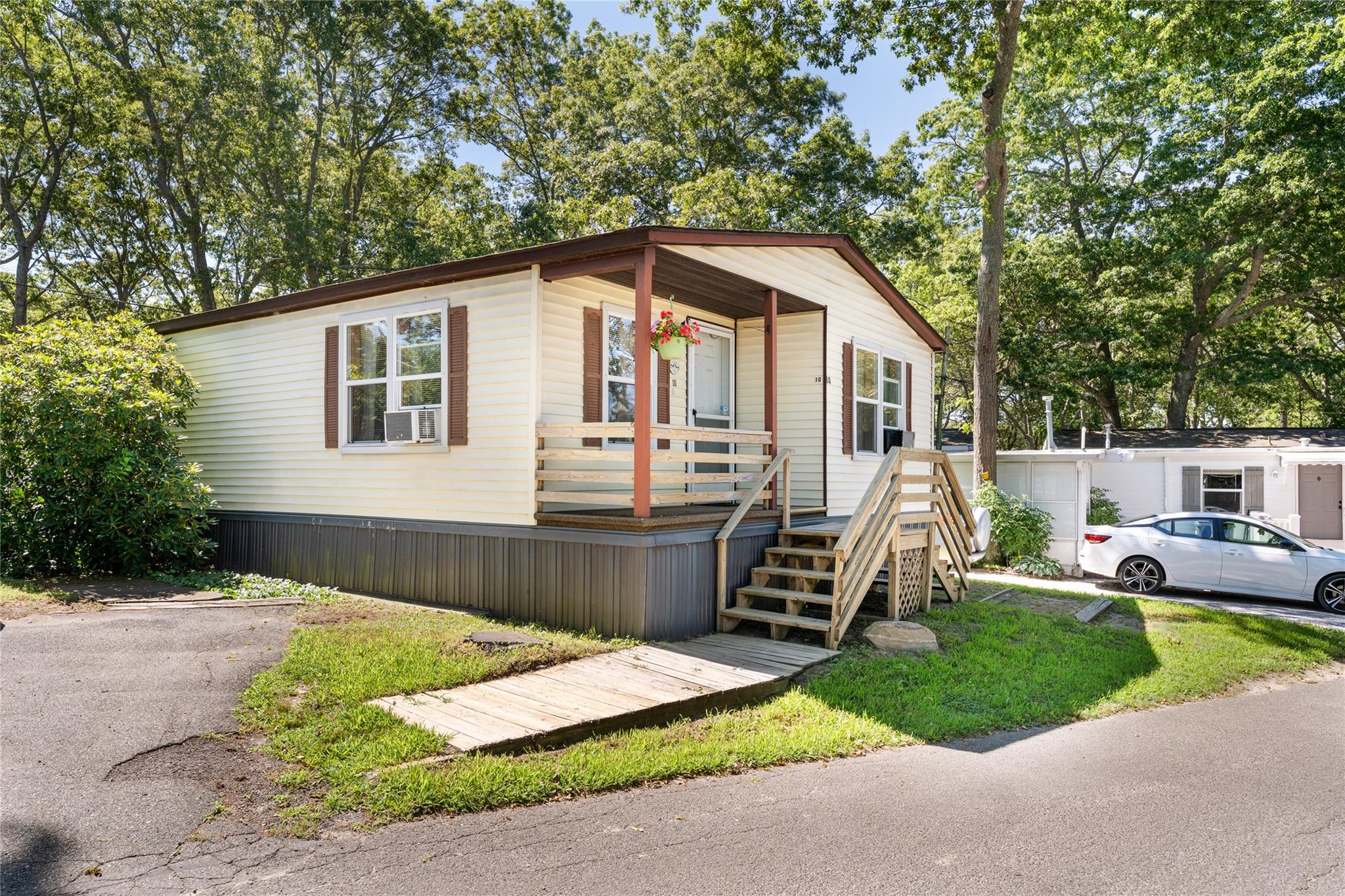 229 W Montauk Highway # 10, Hampton Bays, NY 11946
