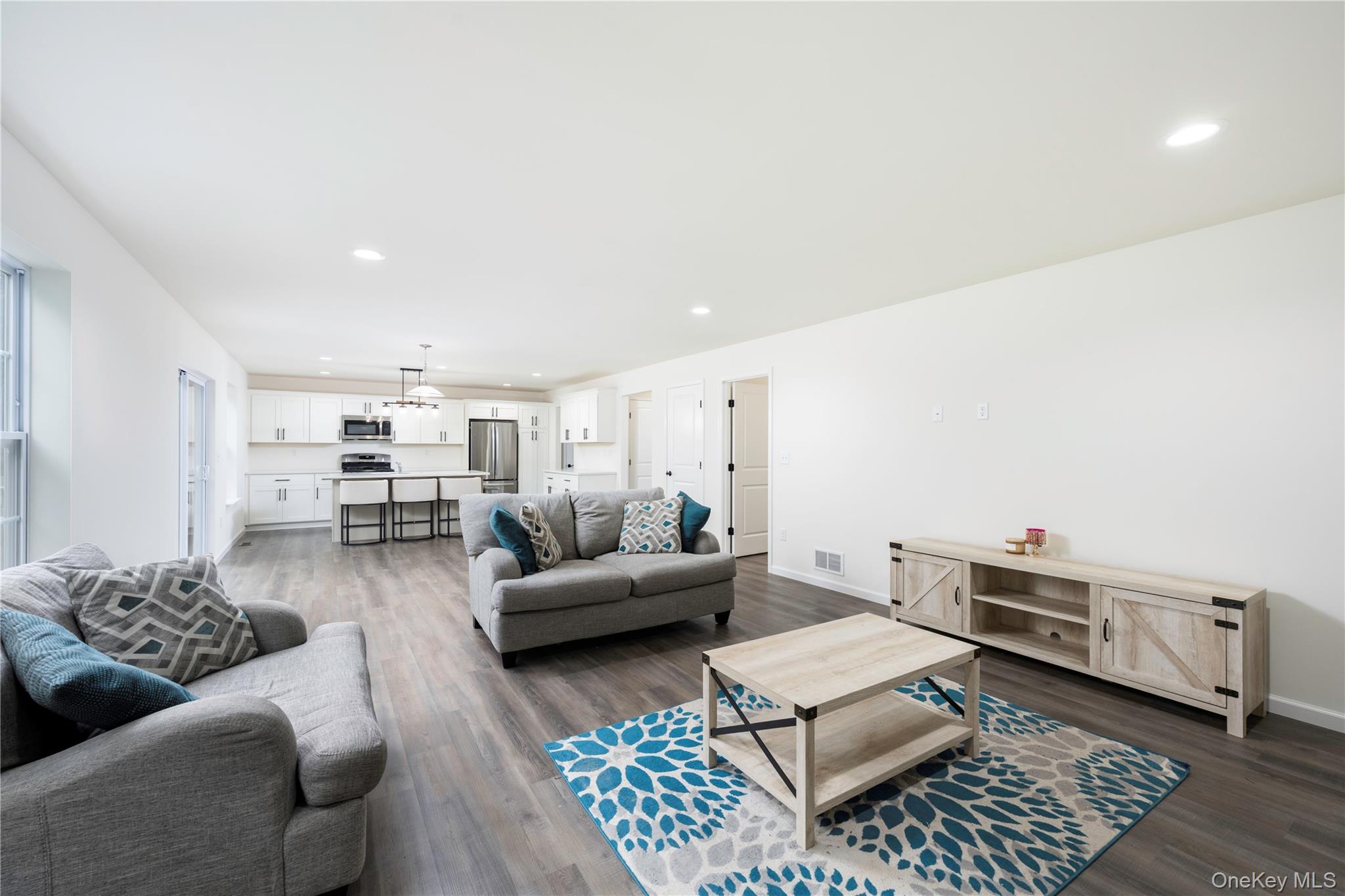 219 Ridgeline Drive, Poughkeepsie, NY 12603