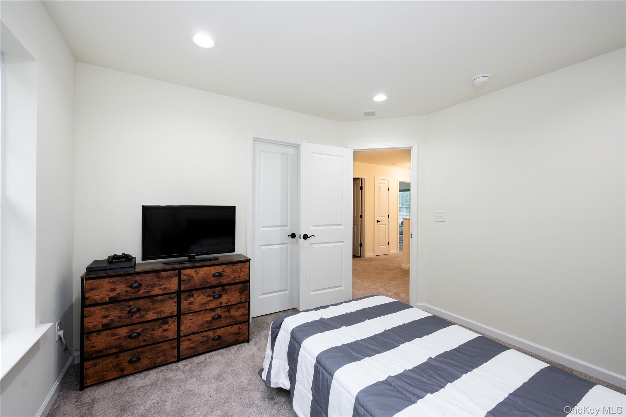 219 Ridgeline Drive, Poughkeepsie, NY 12603