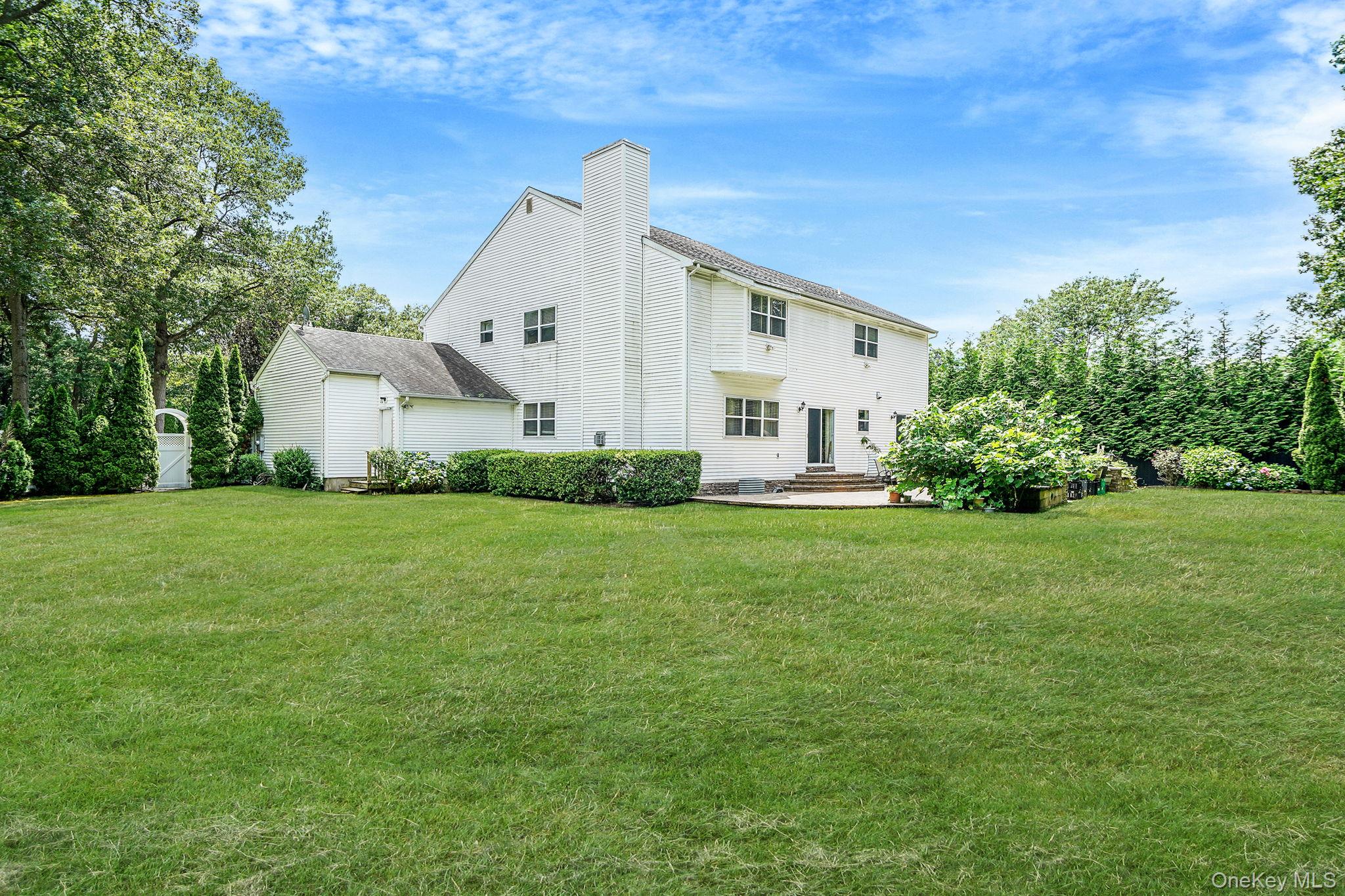 7 Sara Court, Nesconset, NY 11767