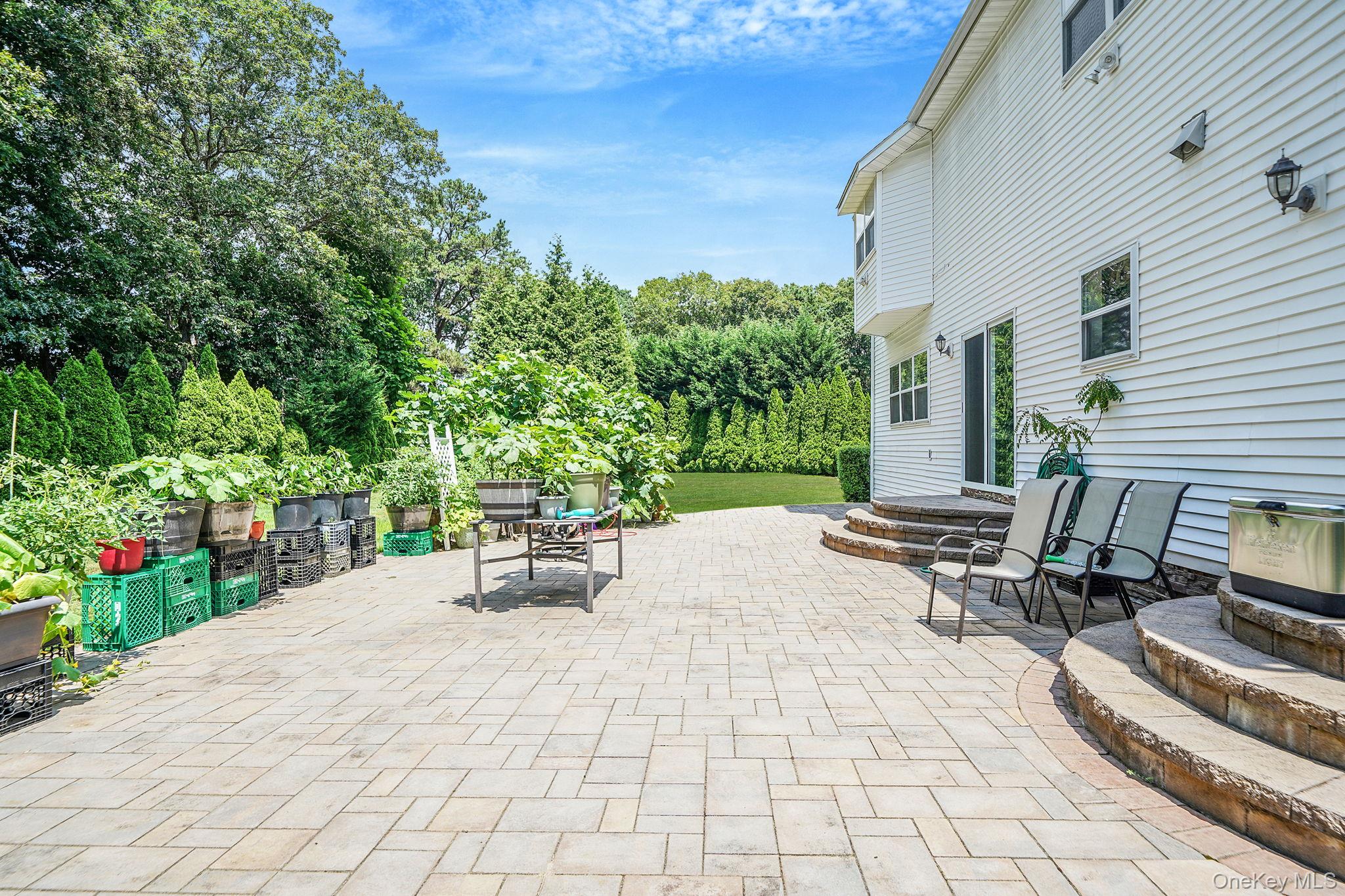 7 Sara Court, Nesconset, NY 11767