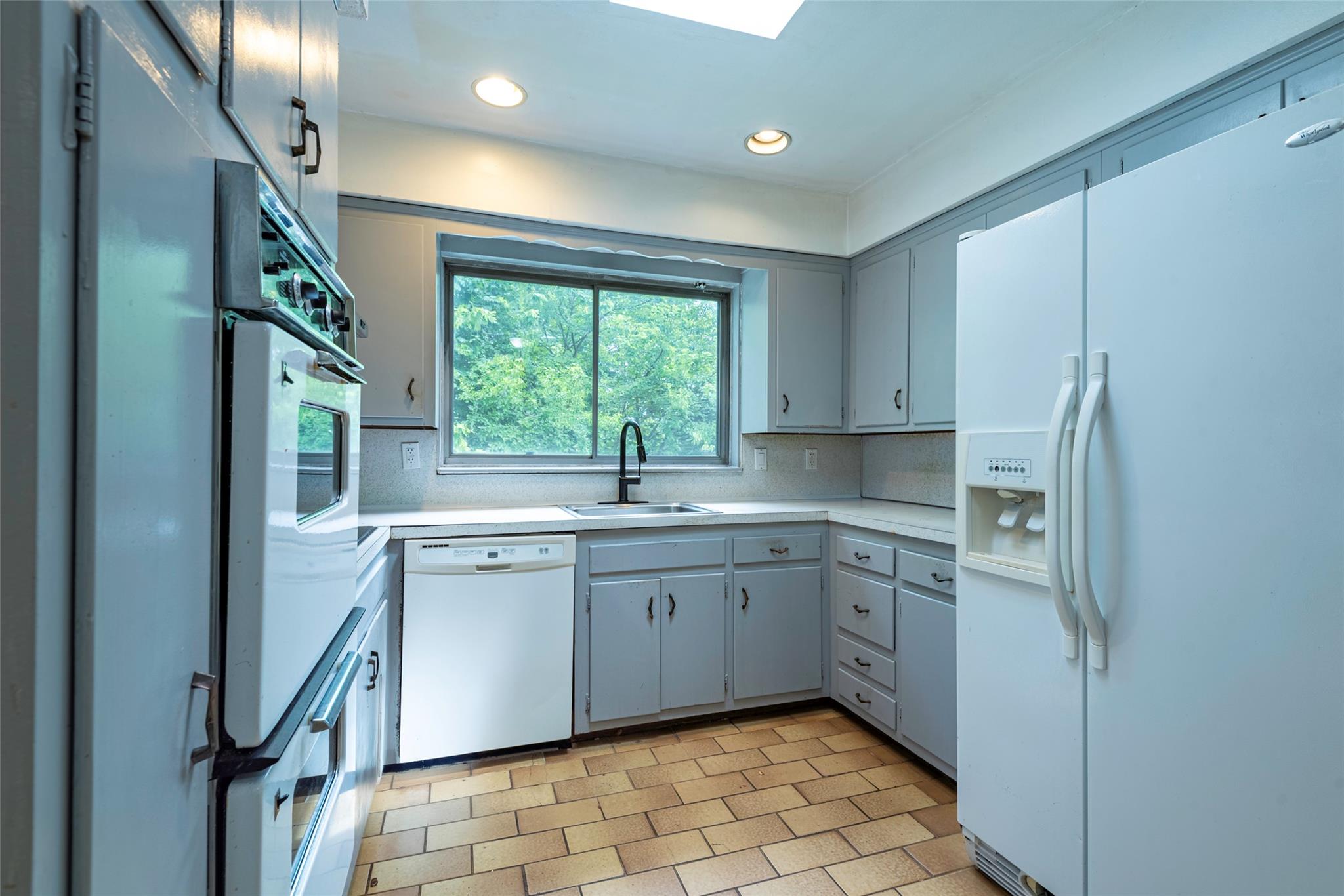 14 Jeffrey Lane, Great Neck, NY 11020