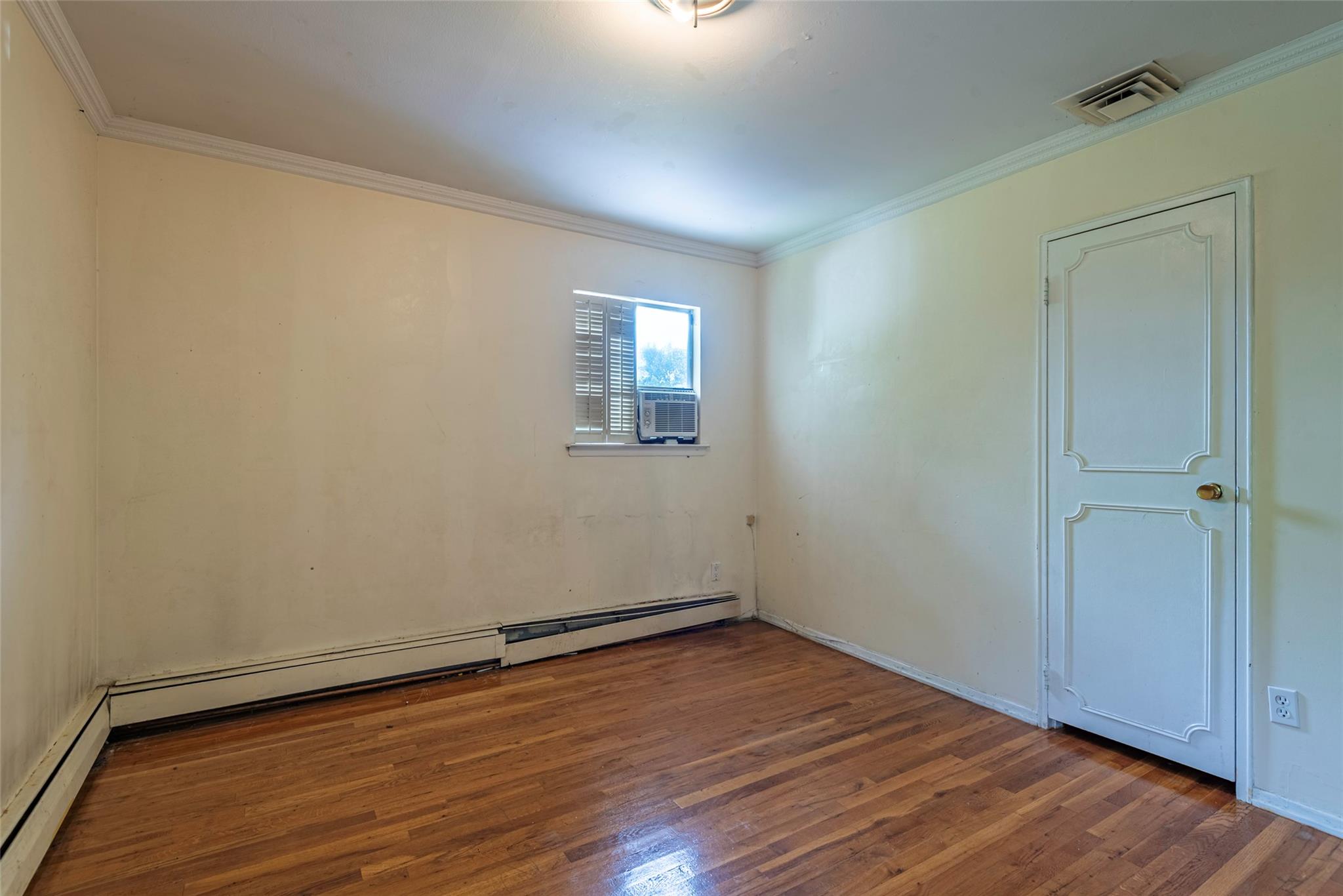 14 Jeffrey Lane, Great Neck, NY 11020