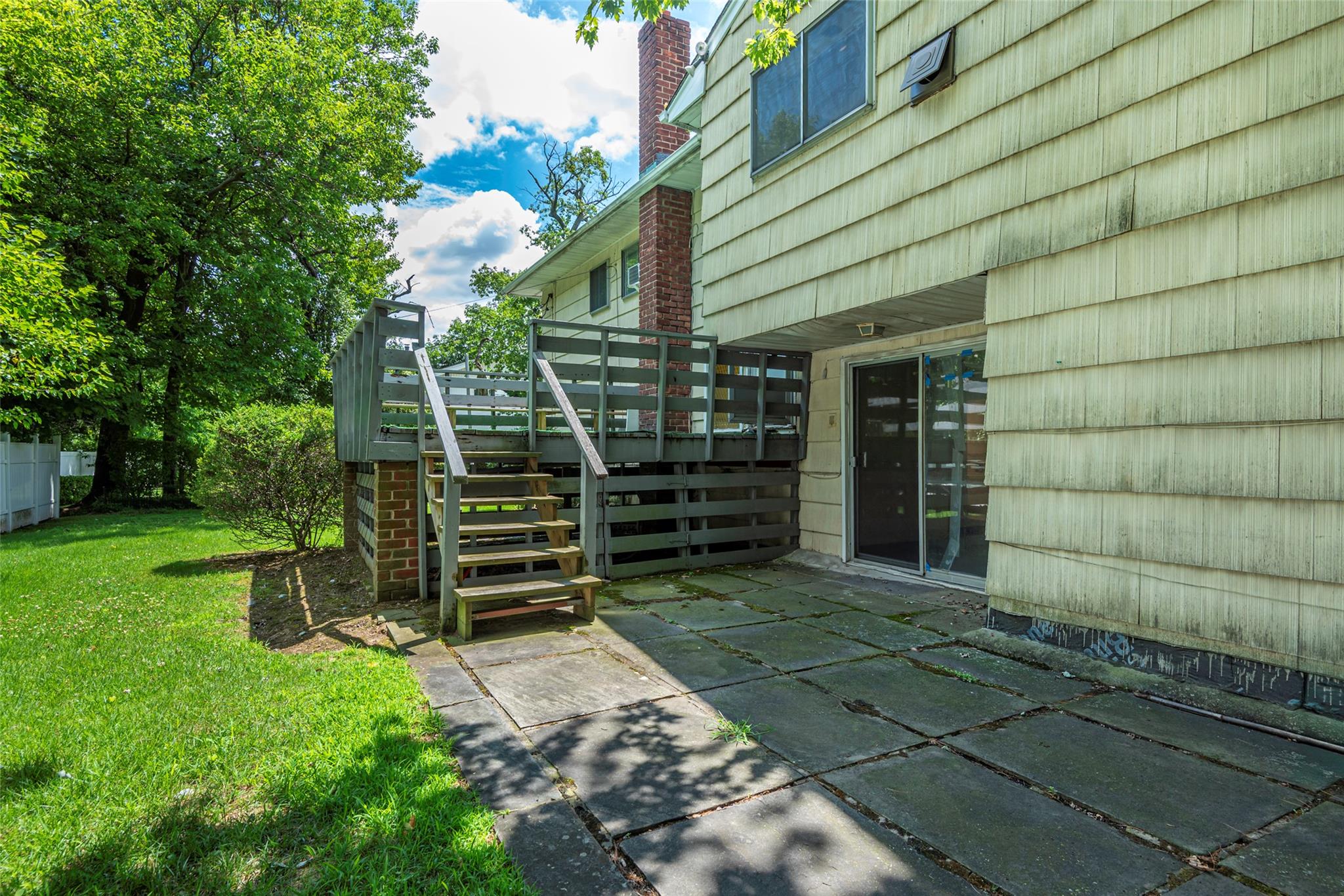 14 Jeffrey Lane, Great Neck, NY 11020