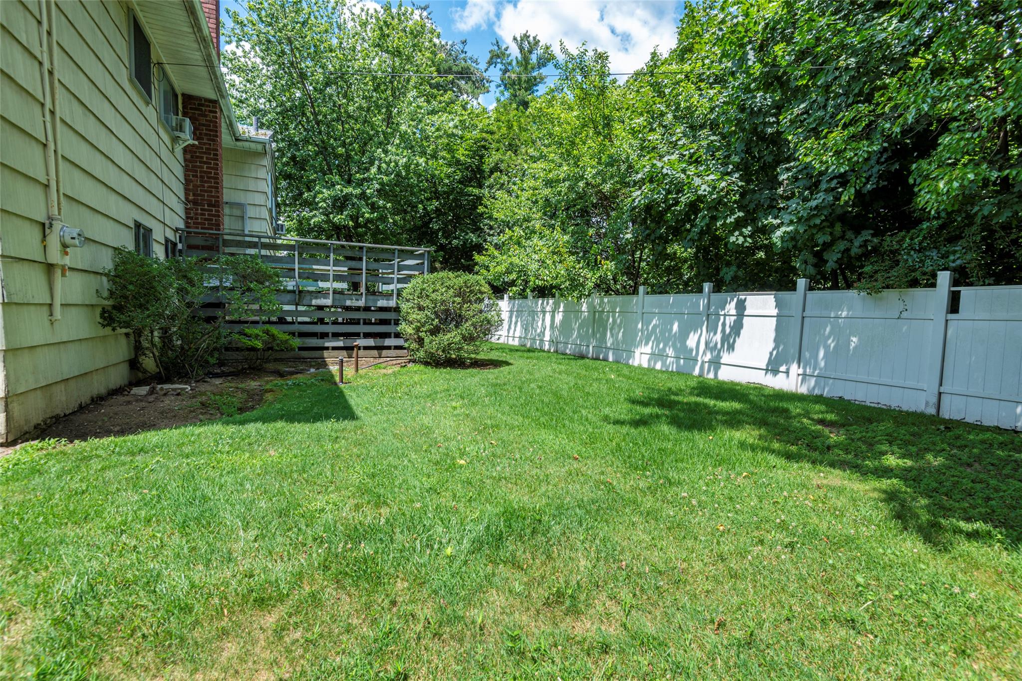 14 Jeffrey Lane, Great Neck, NY 11020