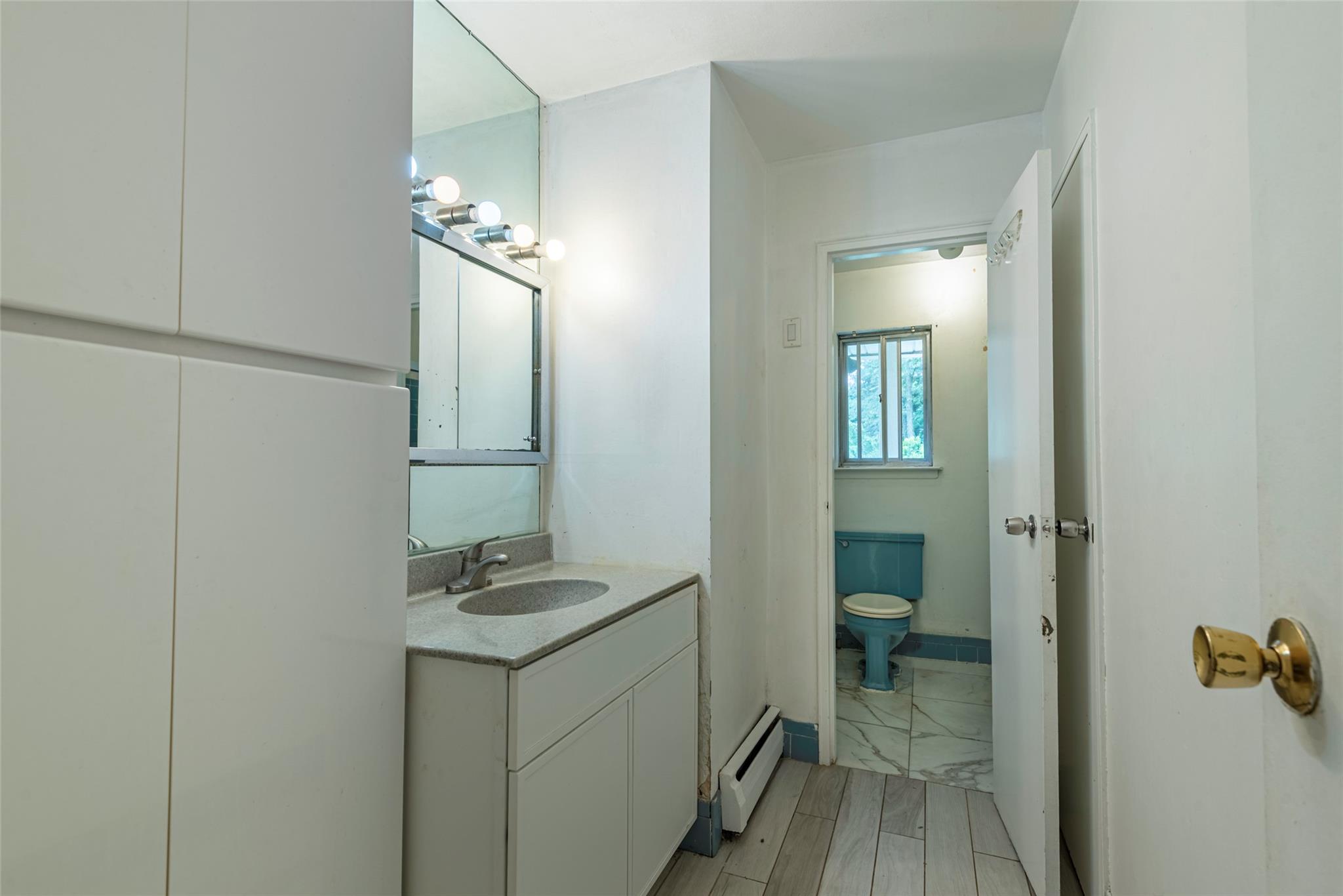 14 Jeffrey Lane, Great Neck, NY 11020