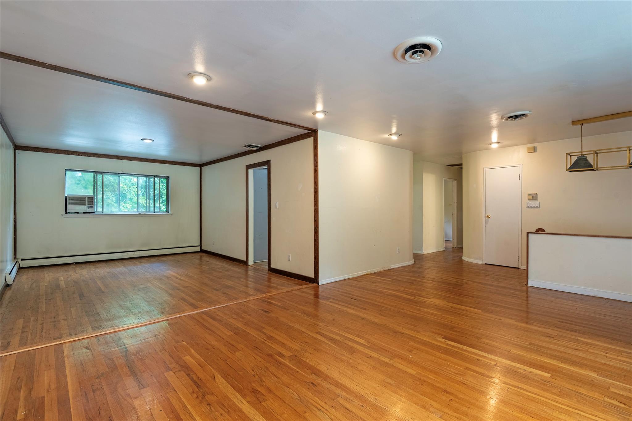 14 Jeffrey Lane, Great Neck, NY 11020