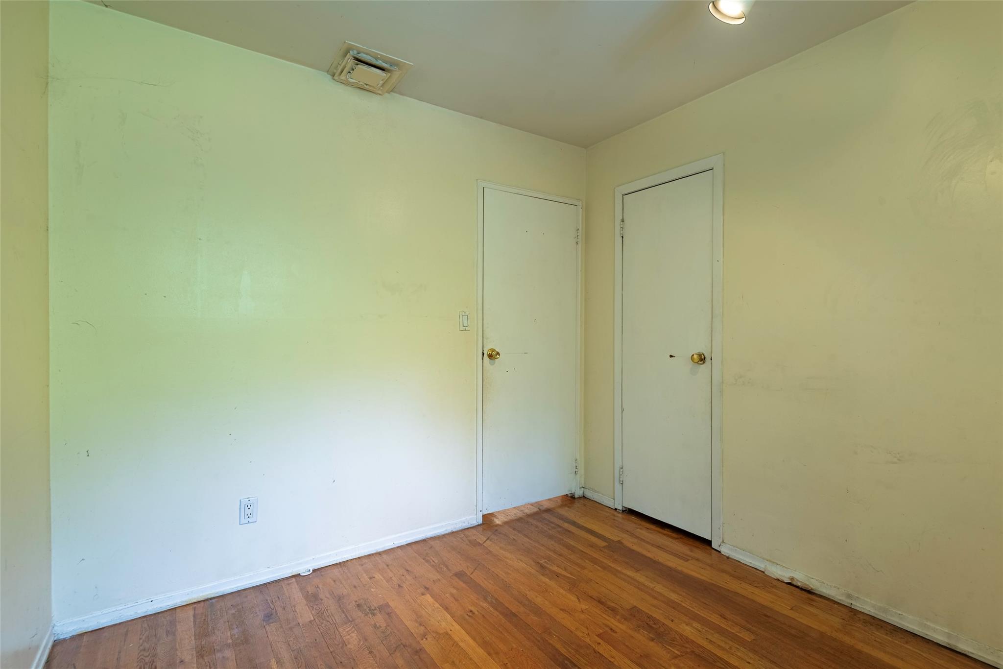 14 Jeffrey Lane, Great Neck, NY 11020