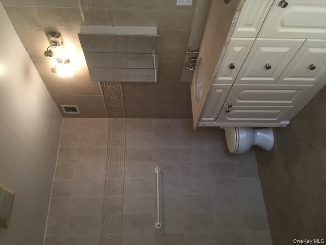 26 W Broadway # 301, Long Beach, NY 11561