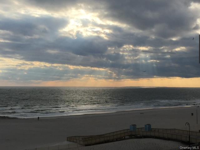 26 W Broadway # 301, Long Beach, NY 11561