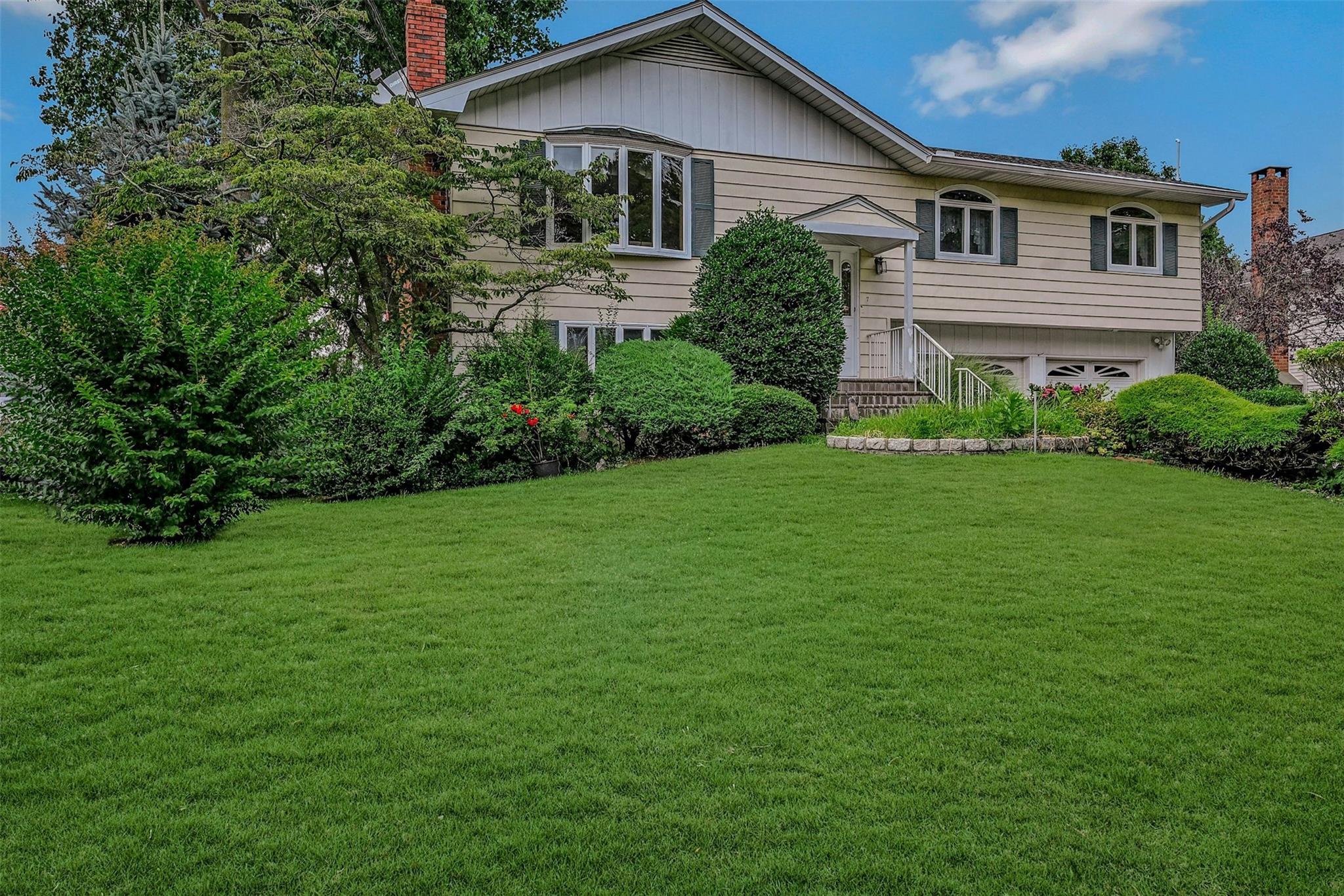7 Lordly Court, Kings Park, NY 11754