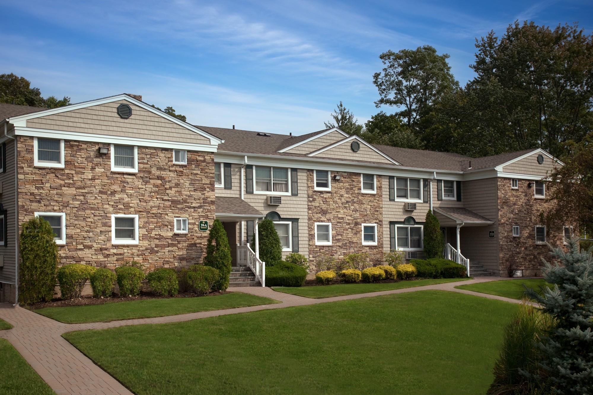 35 Elliot Place # 35-7B, Smithtown, NY 11787