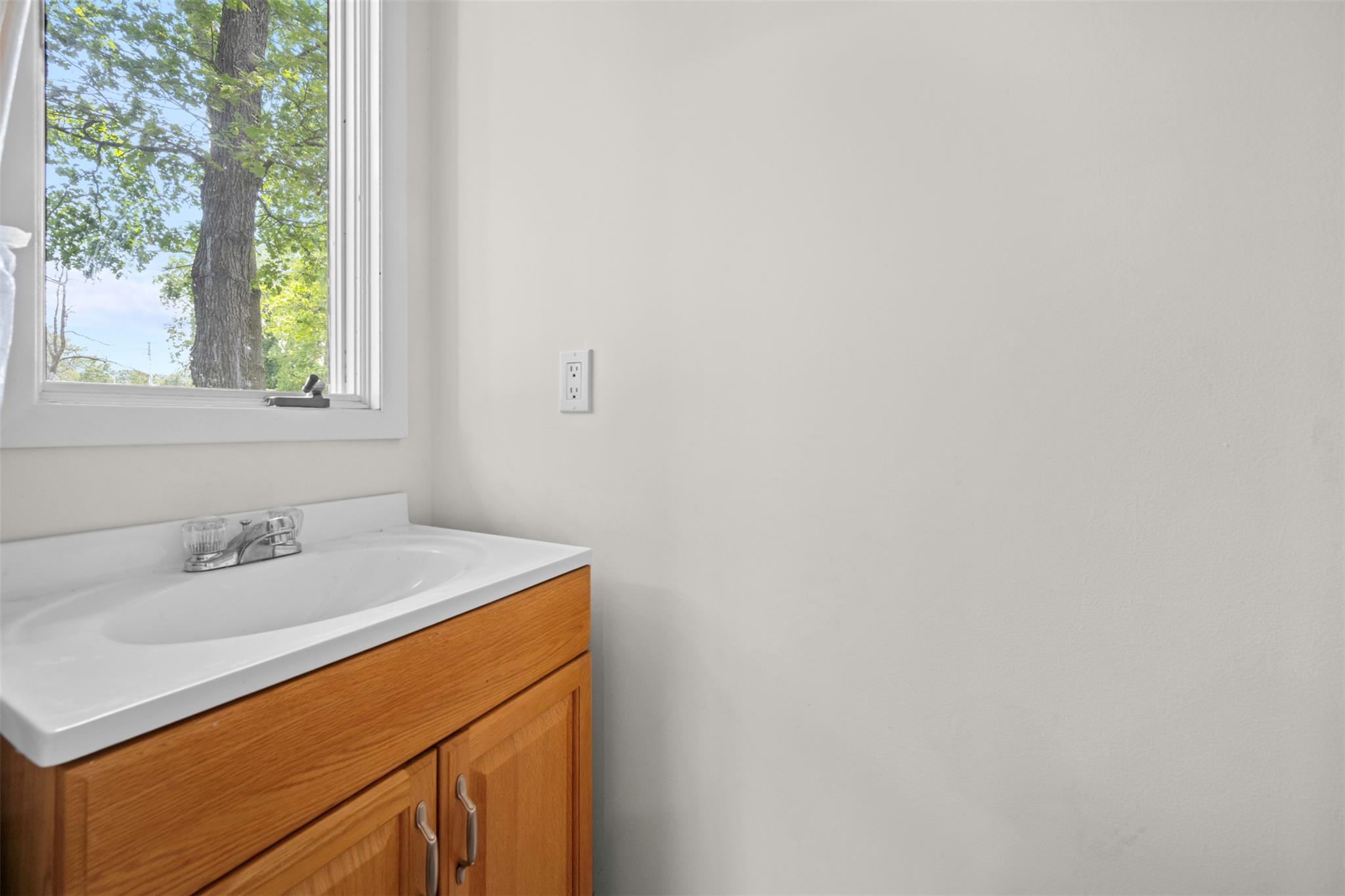 10 Hunter Avenue, Miller Place, NY 11764