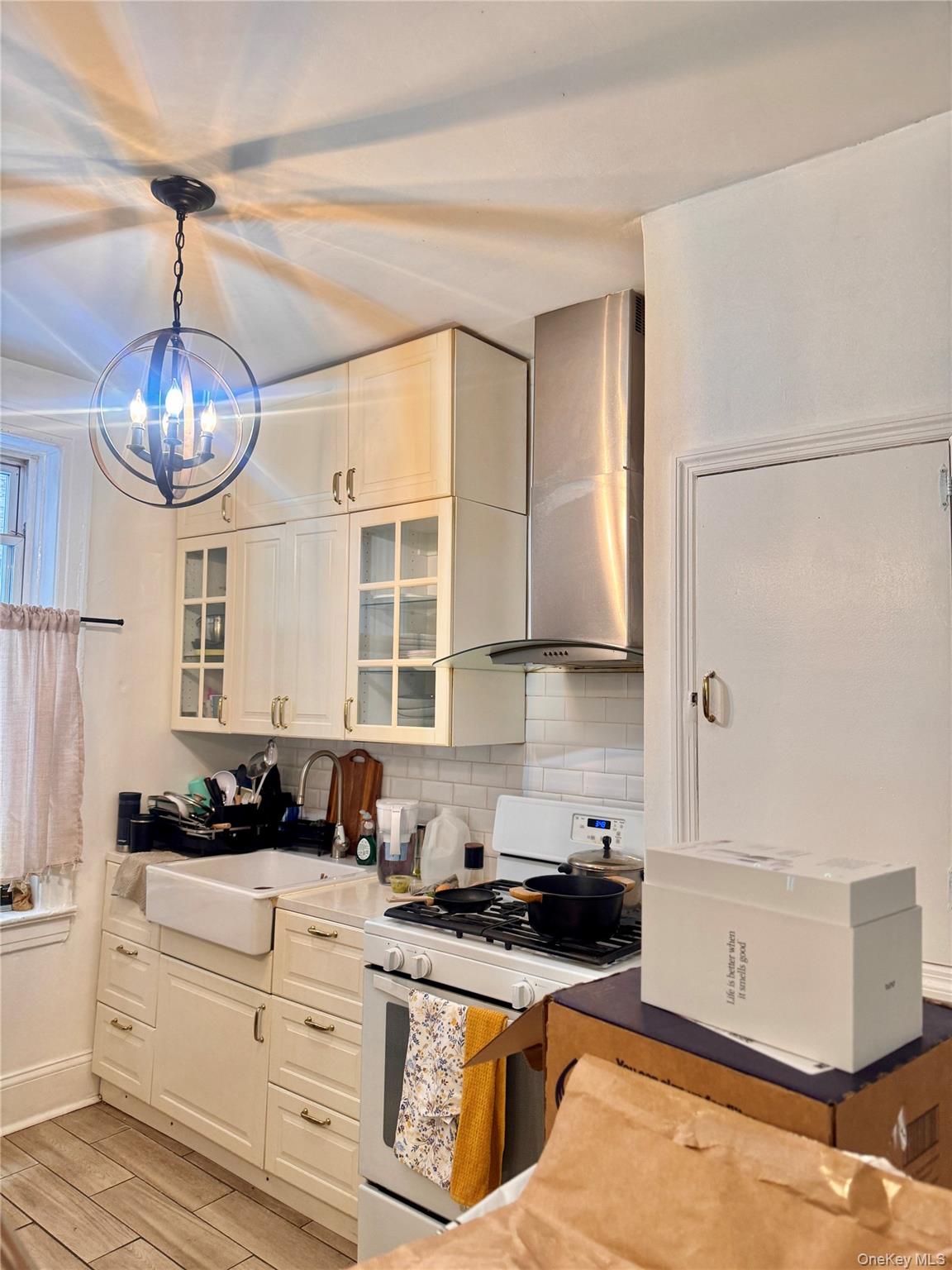 98-15 34th Ave, Corona, NY 11368