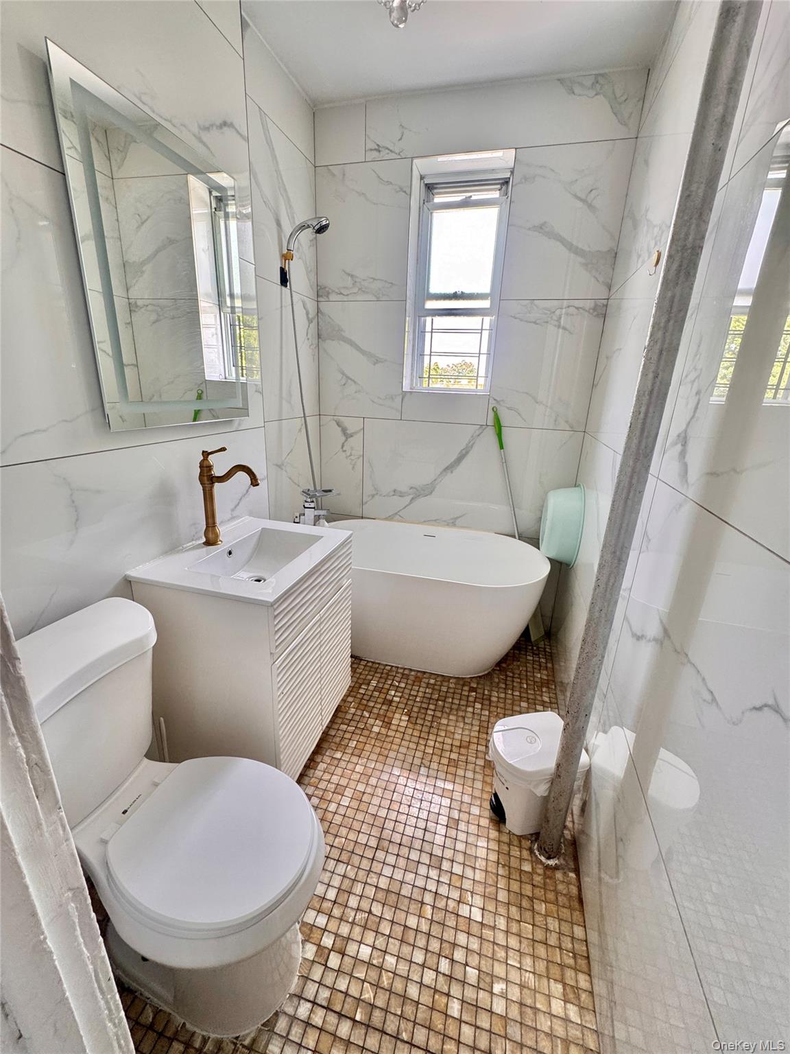 98-15 34th Ave, Corona, NY 11368