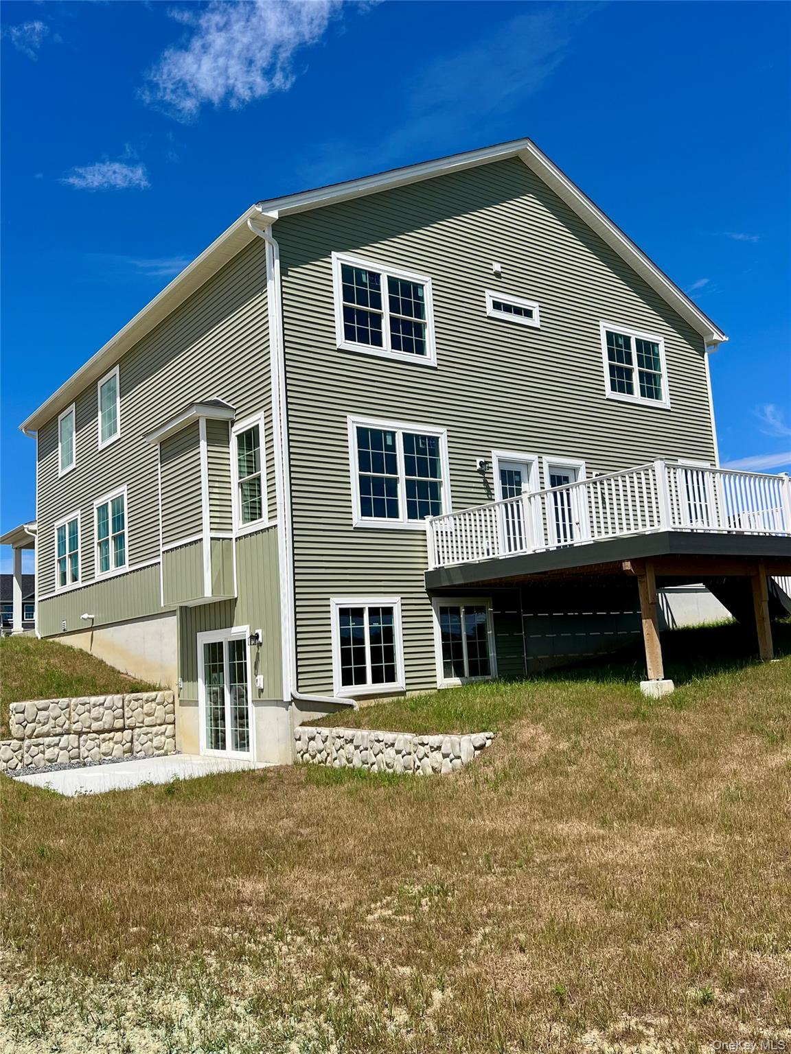 38 Dartmouth Drive, Poughkeepsie, NY 12603