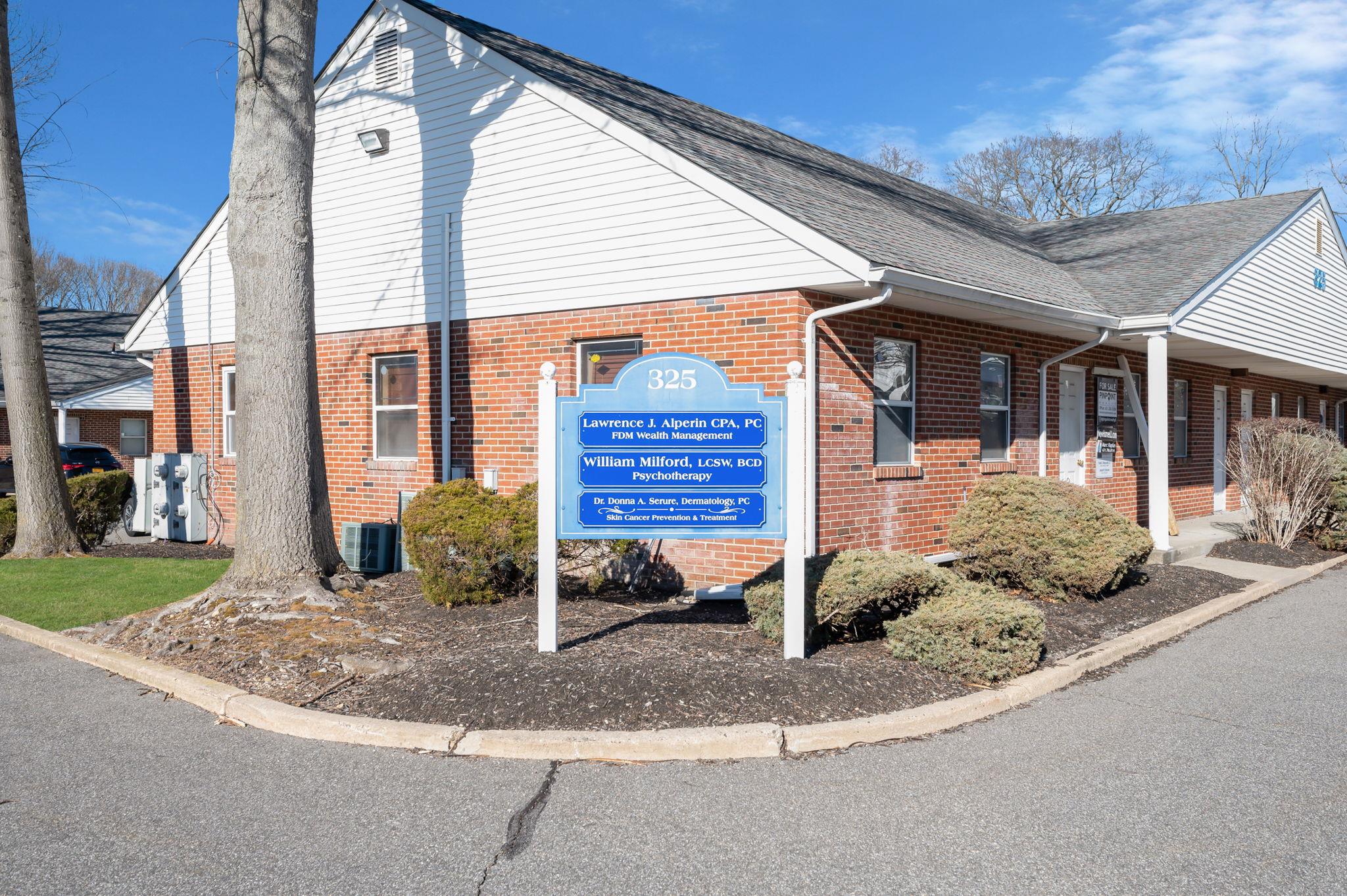 325 Middle Country Raod, Smithtown, NY 11787