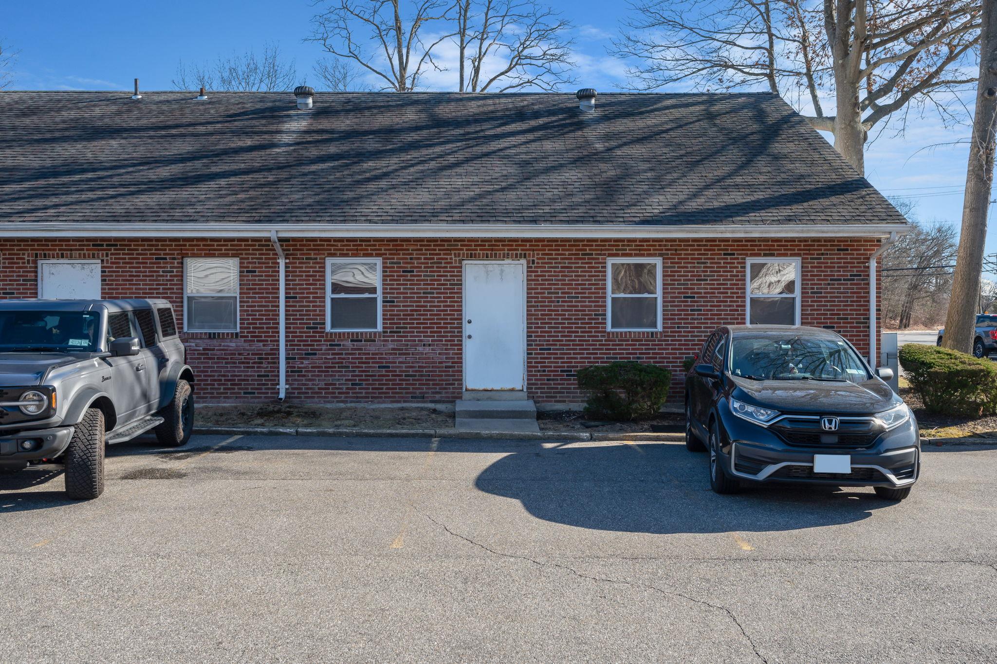 325 Middle Country Raod, Smithtown, NY 11787