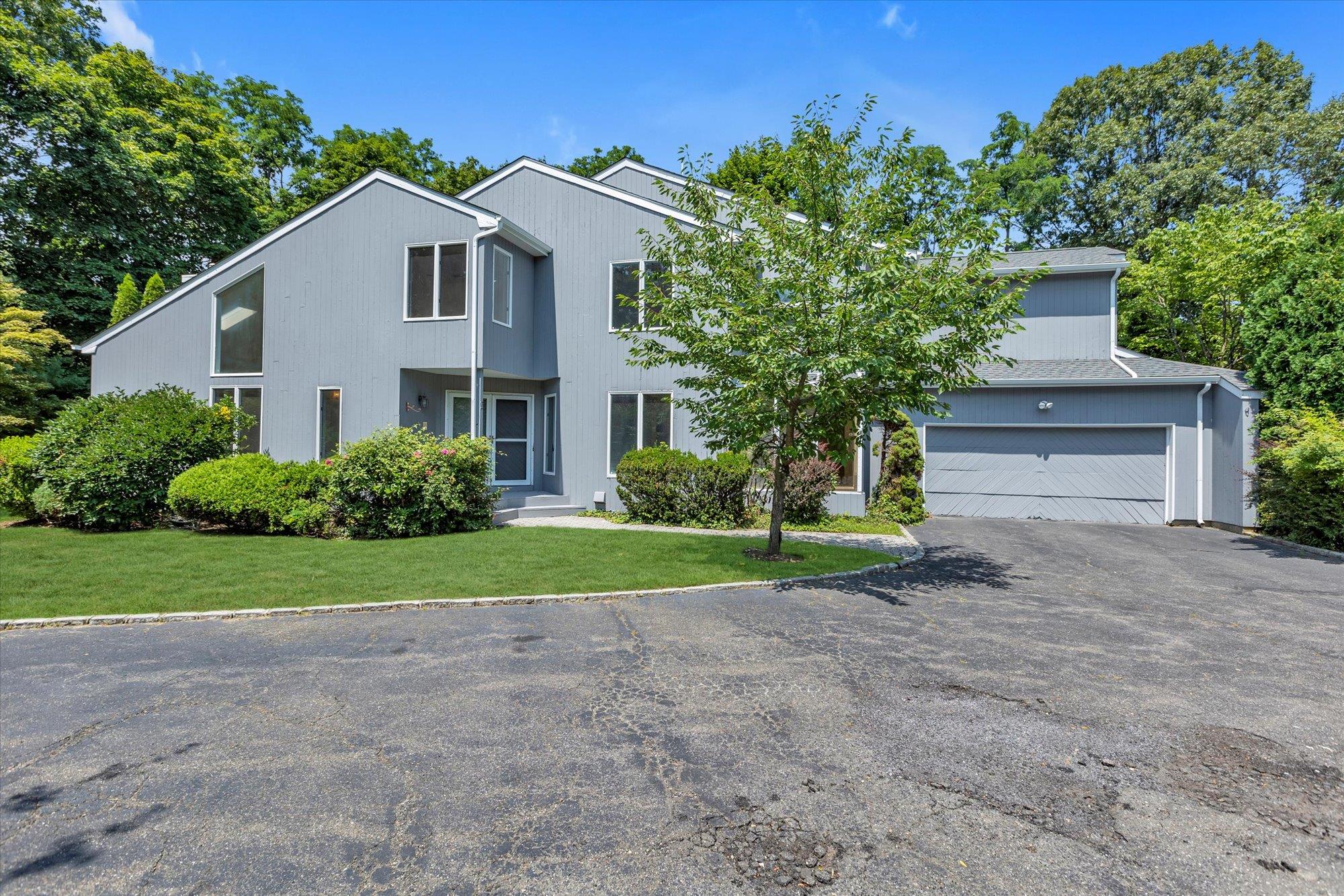 2 Heiko Court, Northport, NY 11768
