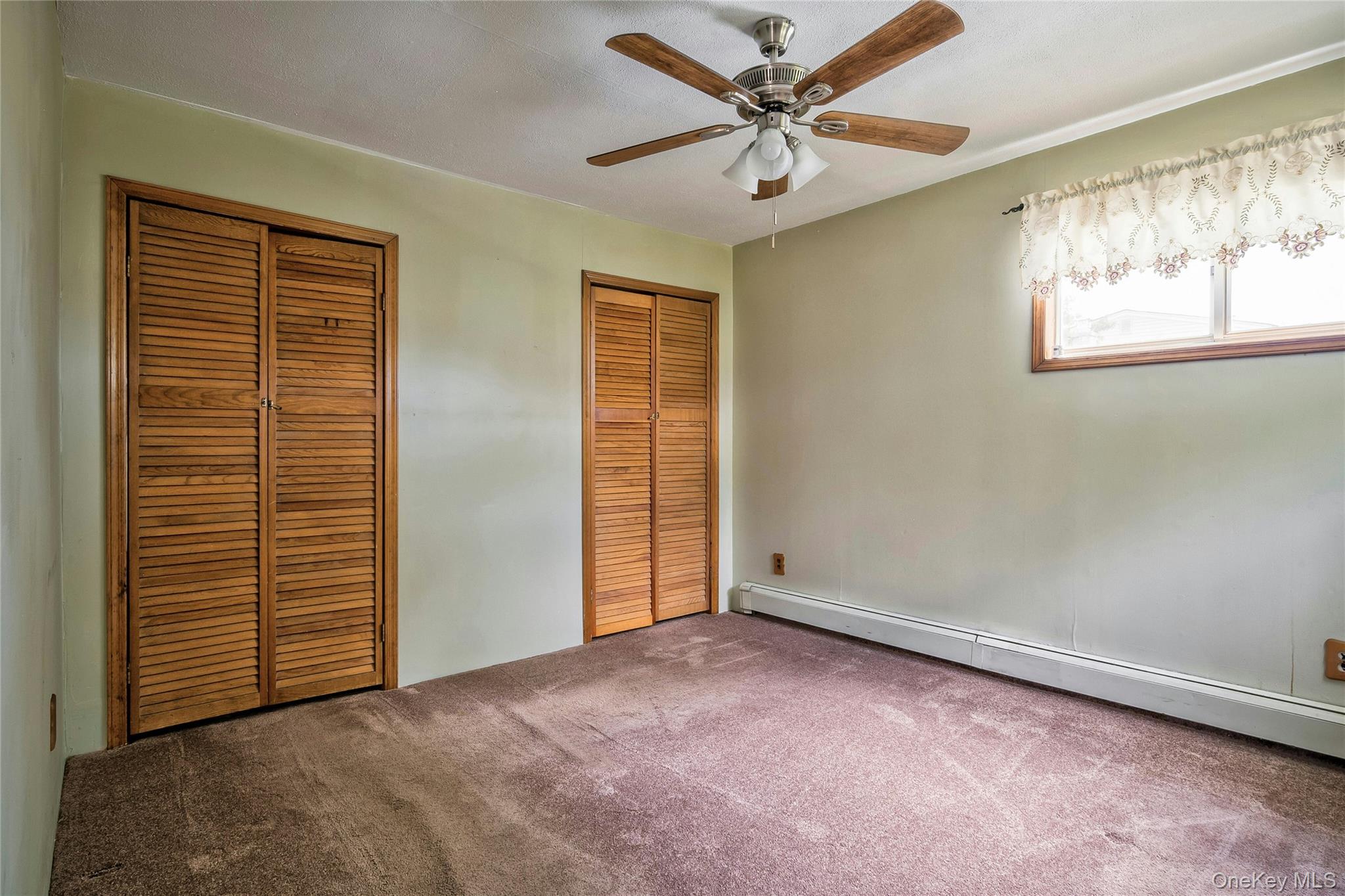 465 N Monroe Avenue, Lindenhurst, NY 11757