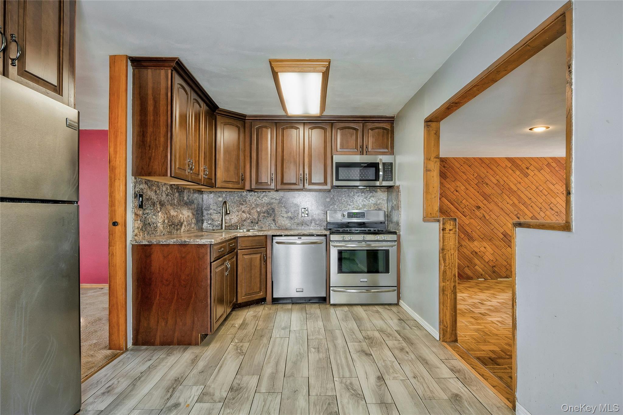 465 N Monroe Avenue, Lindenhurst, NY 11757