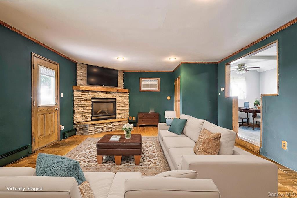 465 N Monroe Avenue, Lindenhurst, NY 11757