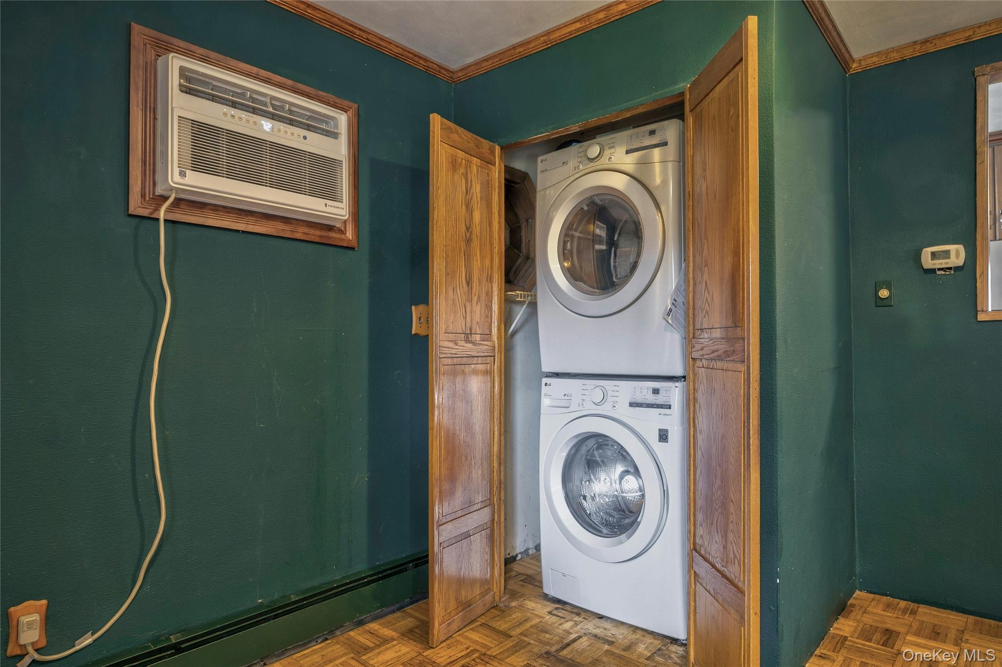 465 N Monroe Avenue, Lindenhurst, NY 11757