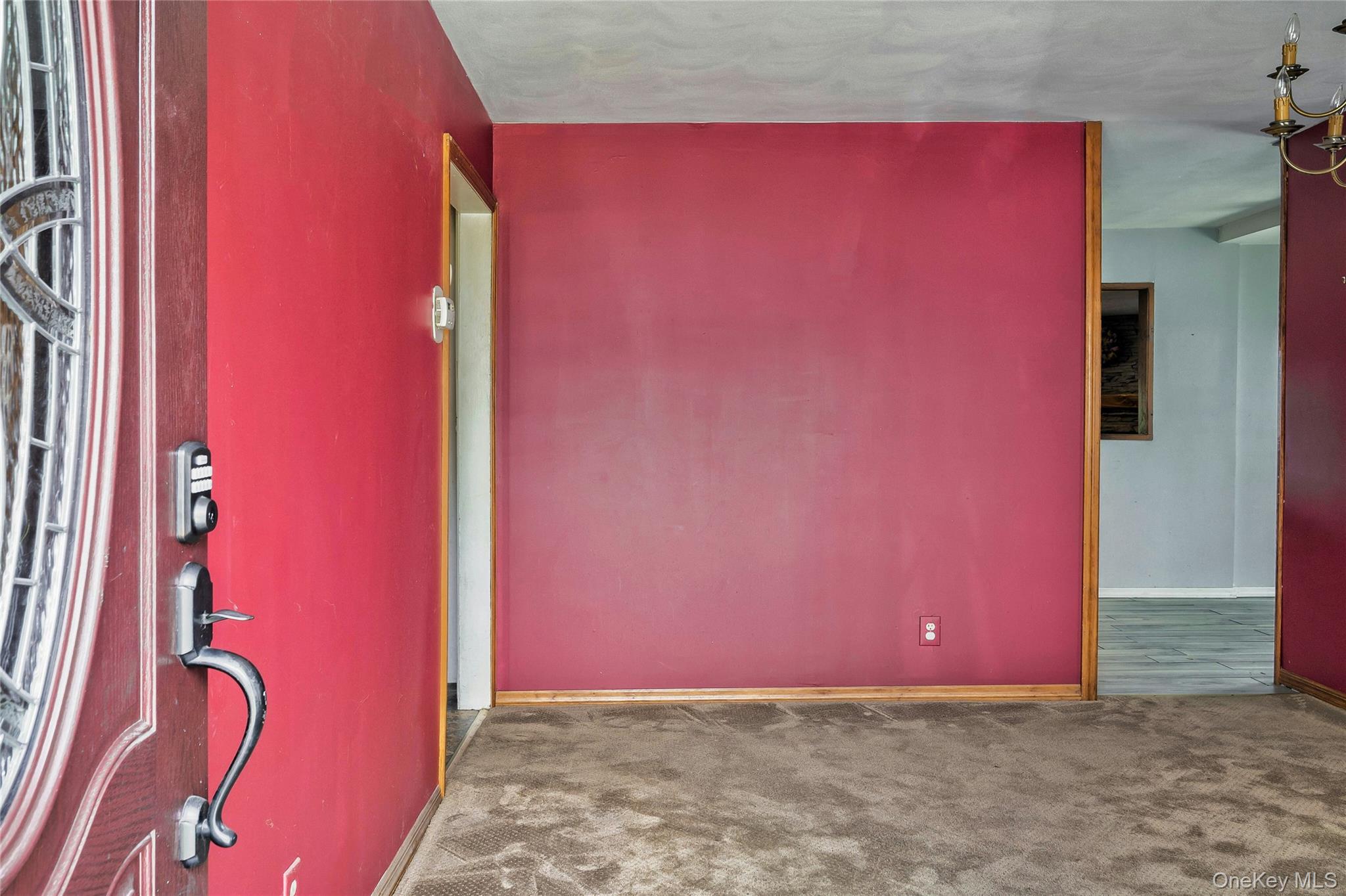 465 N Monroe Avenue, Lindenhurst, NY 11757