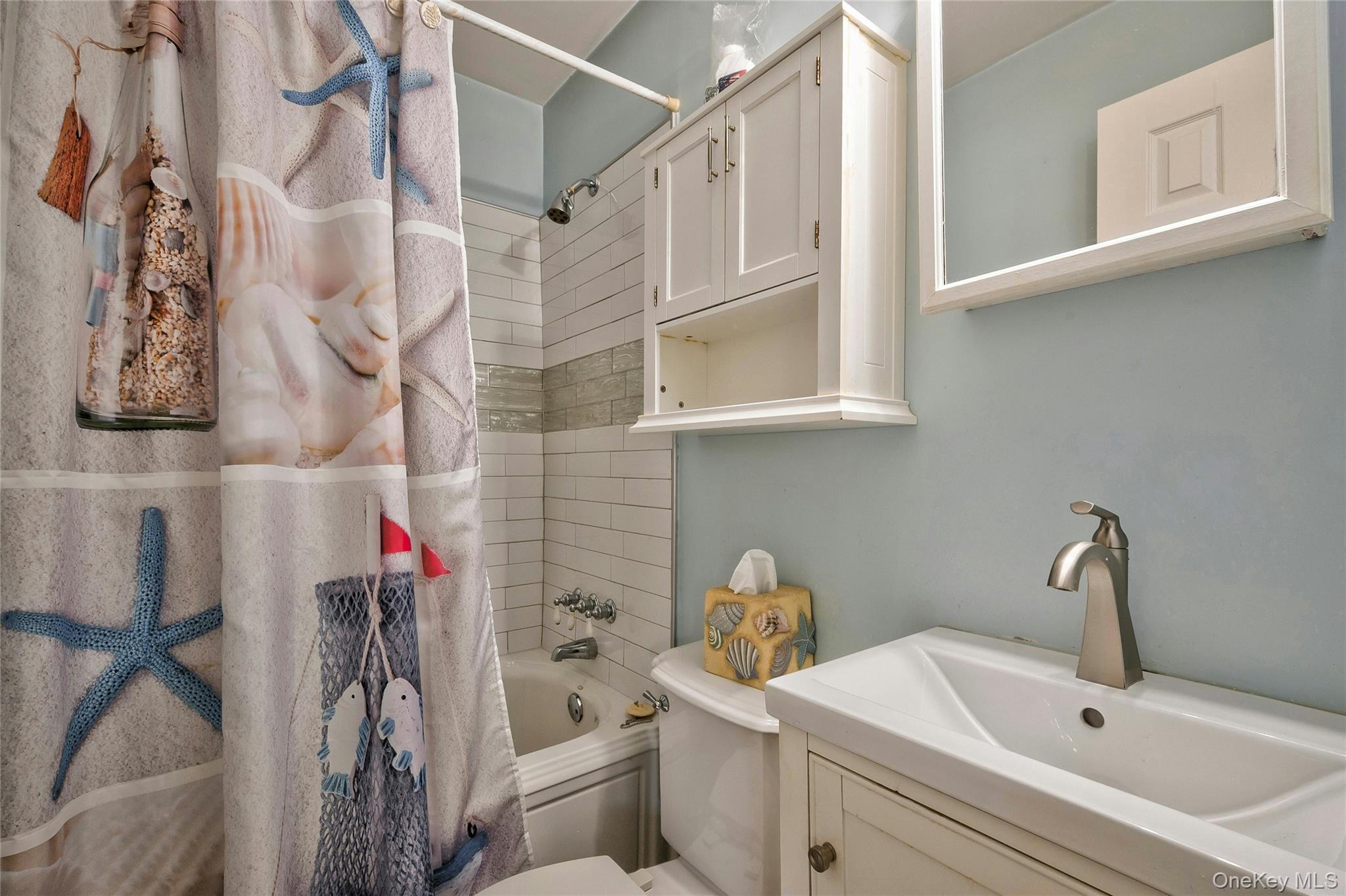 465 N Monroe Avenue, Lindenhurst, NY 11757