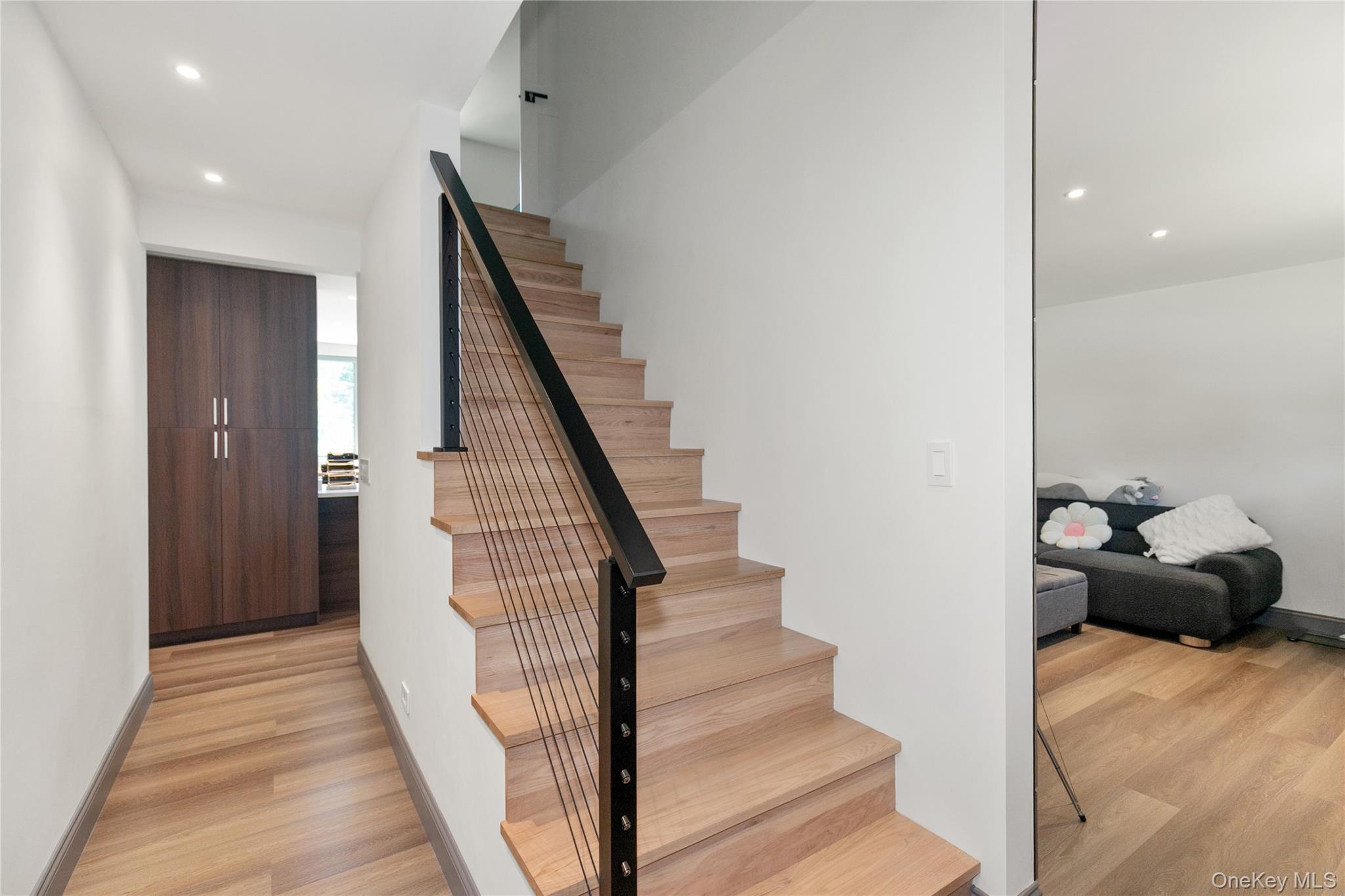 65 Oak Ridge Lane, Albertson, NY 11507