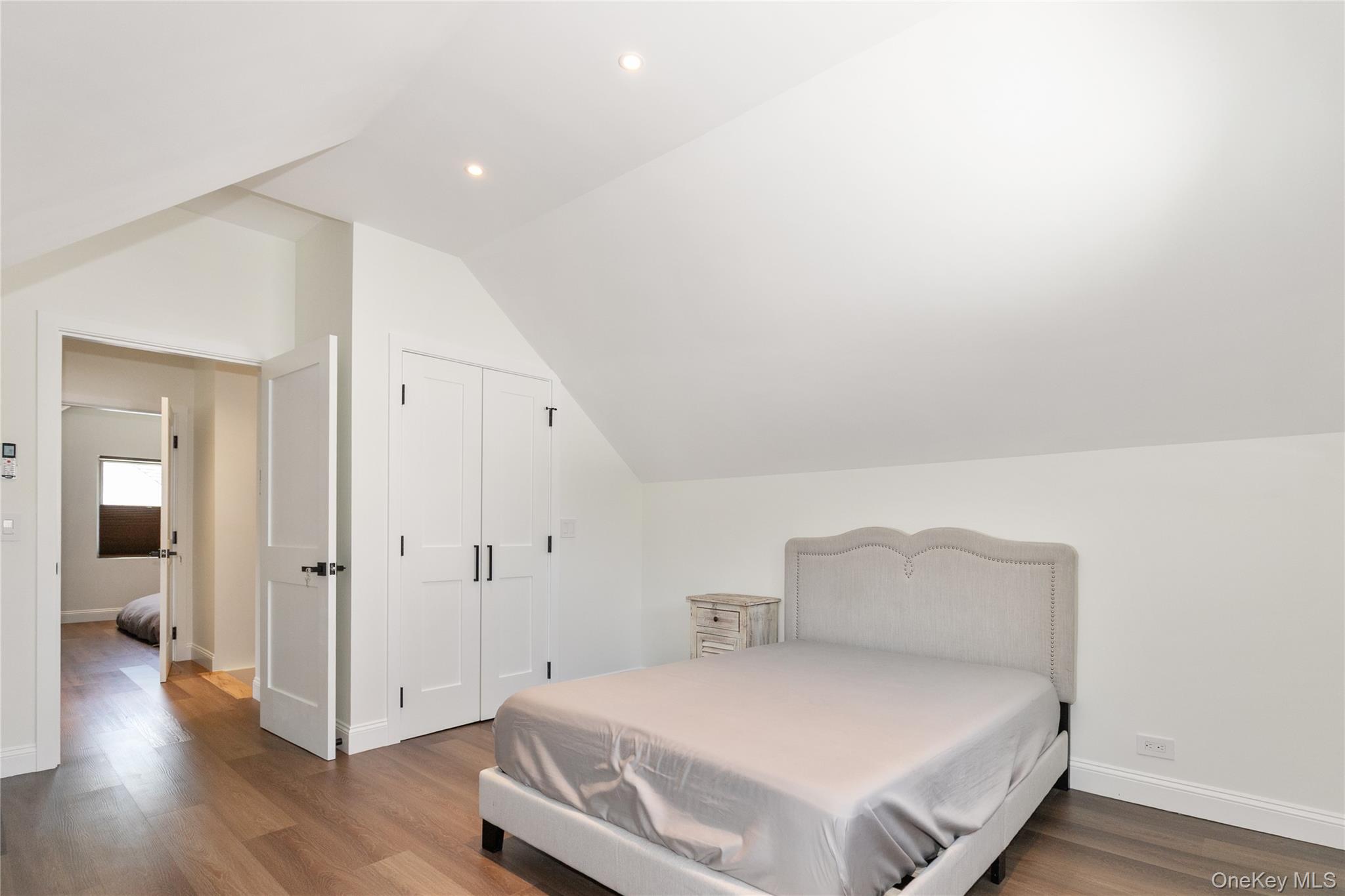 65 Oak Ridge Lane, Albertson, NY 11507