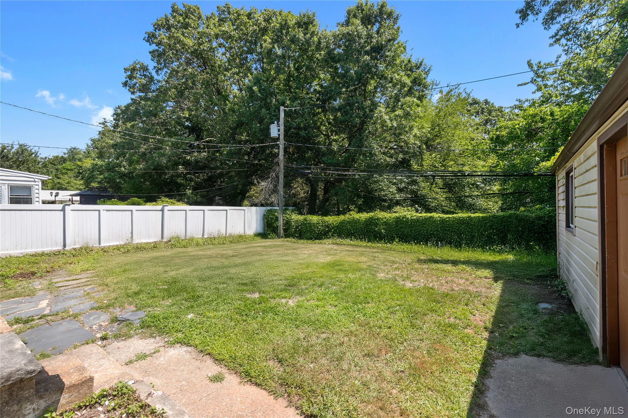 65 Oak Ridge Lane, Albertson, NY 11507