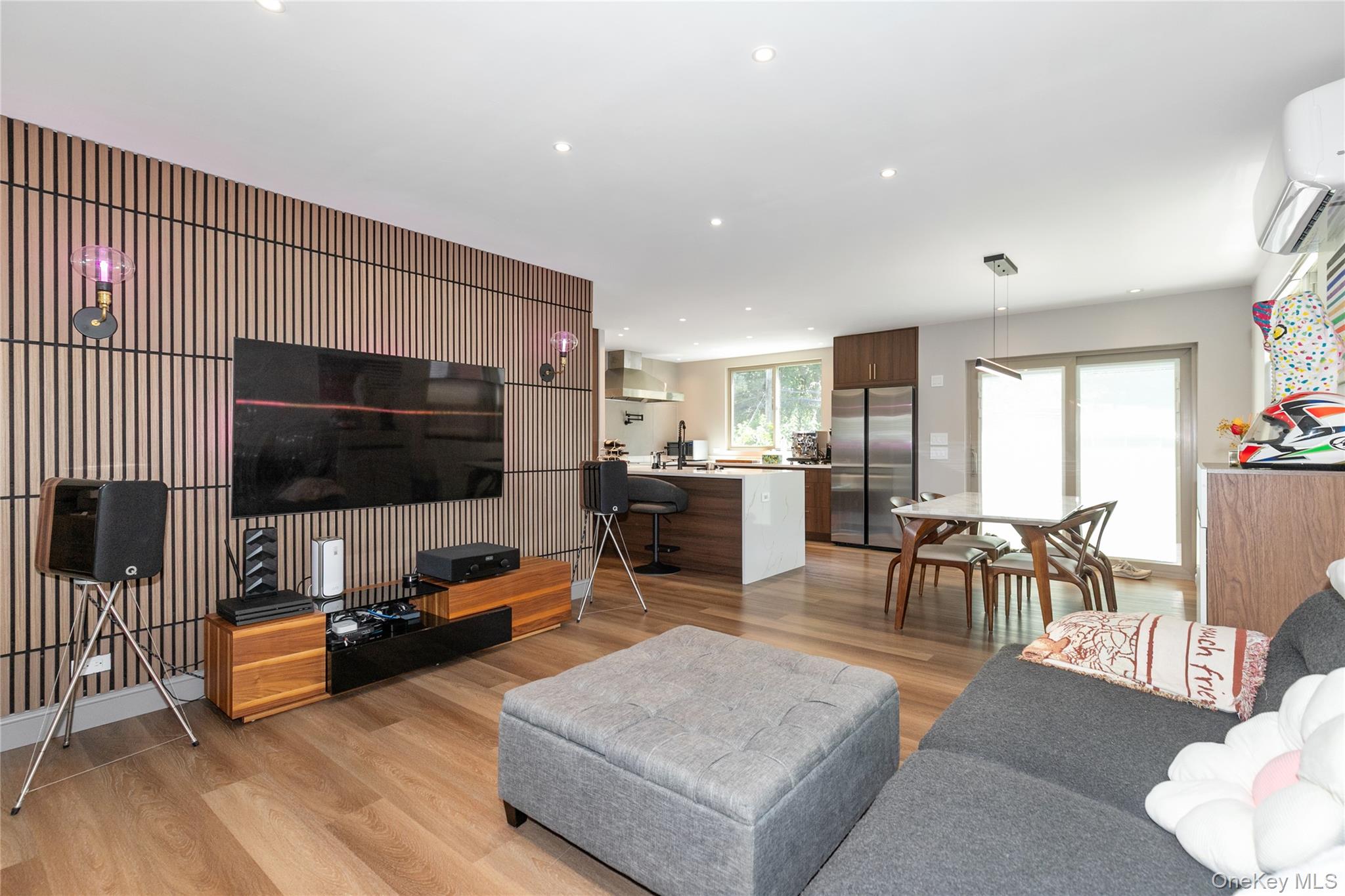 65 Oak Ridge Lane, Albertson, NY 11507