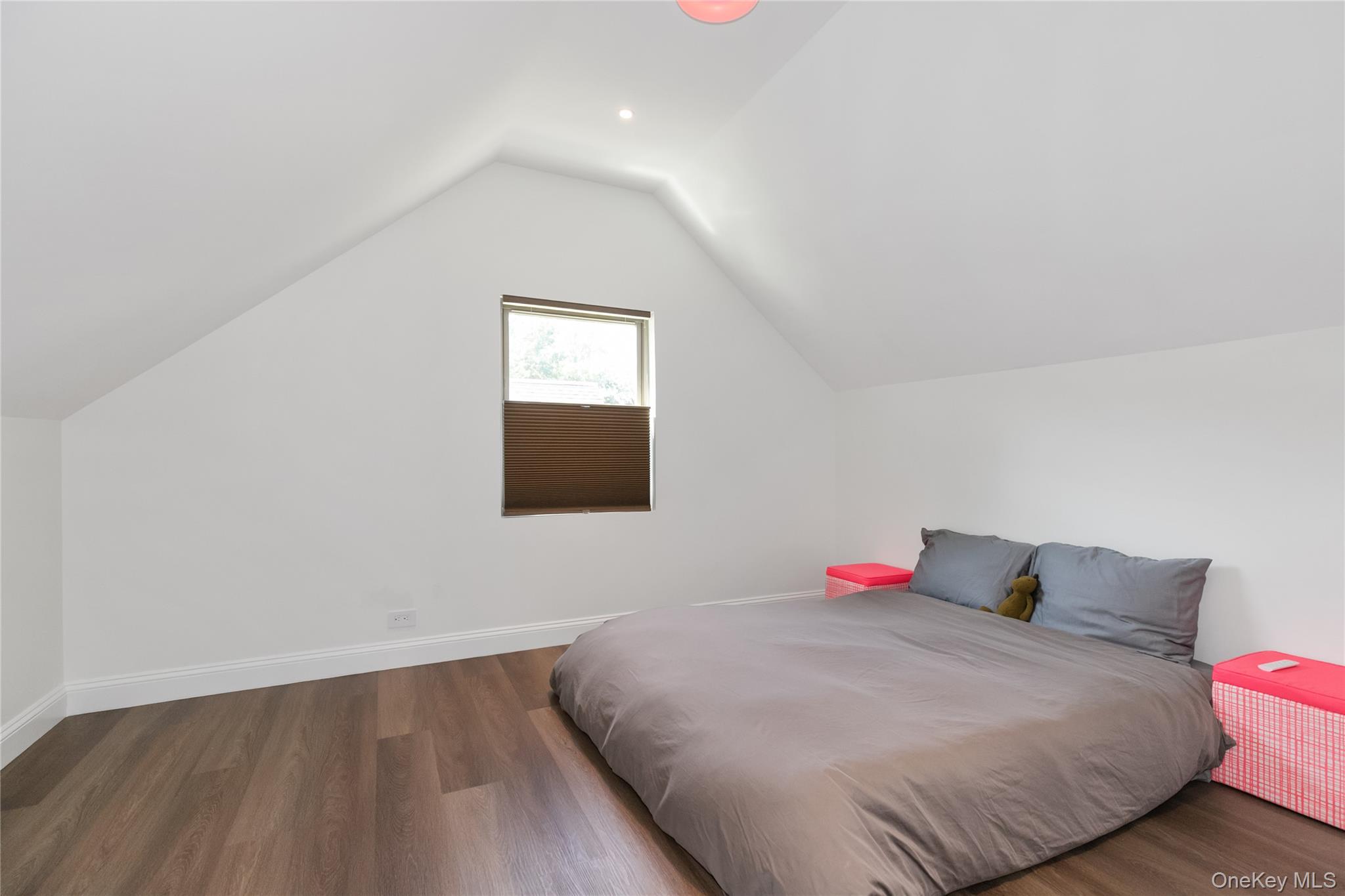 65 Oak Ridge Lane, Albertson, NY 11507