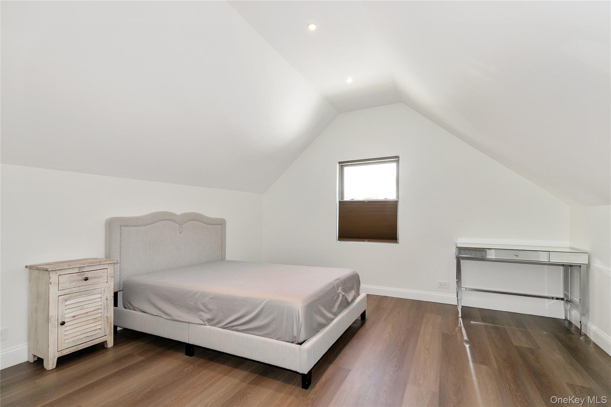 65 Oak Ridge Lane, Albertson, NY 11507