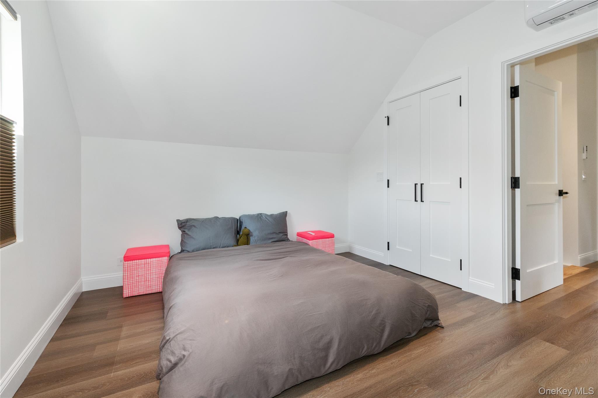 65 Oak Ridge Lane, Albertson, NY 11507