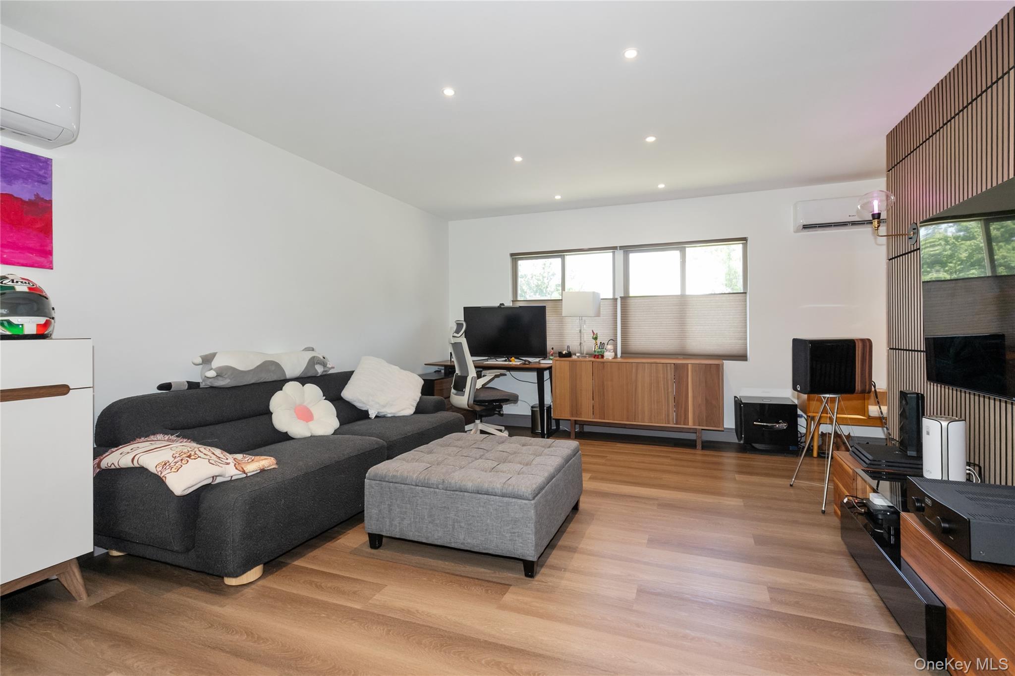 65 Oak Ridge Lane, Albertson, NY 11507