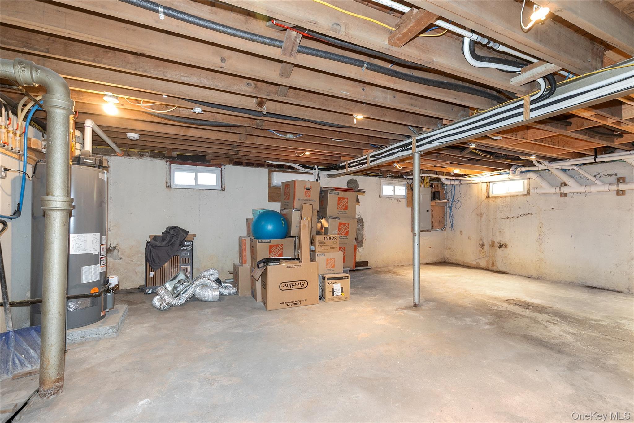 65 Oak Ridge Lane, Albertson, NY 11507