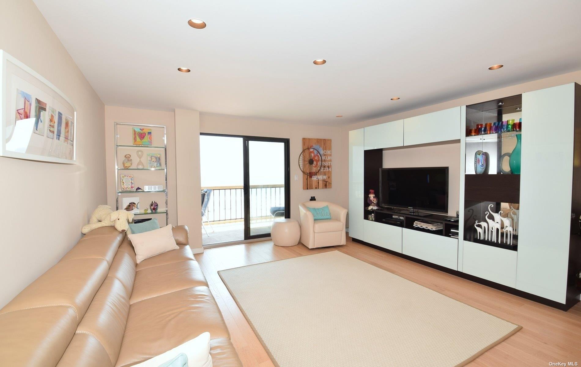 360 Shore Road # 5E, Long Beach, NY 11561