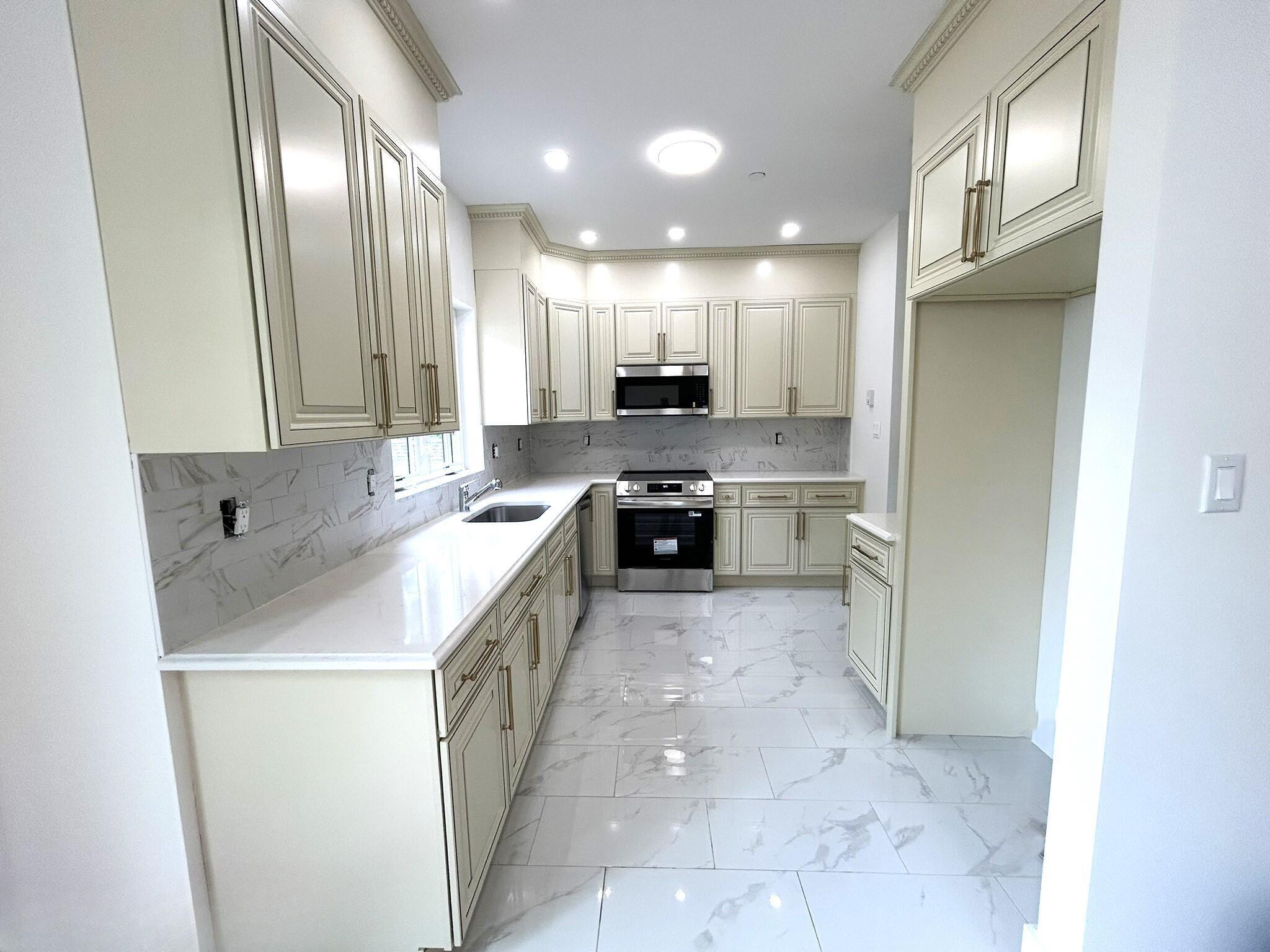 23 Marie Street, Staten Island, NY 10305