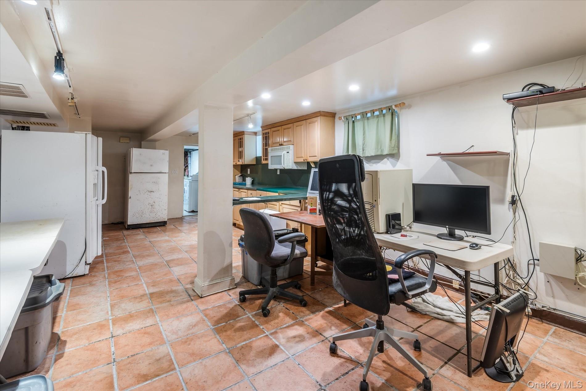 7844 86th Street, Glendale, NY 11385