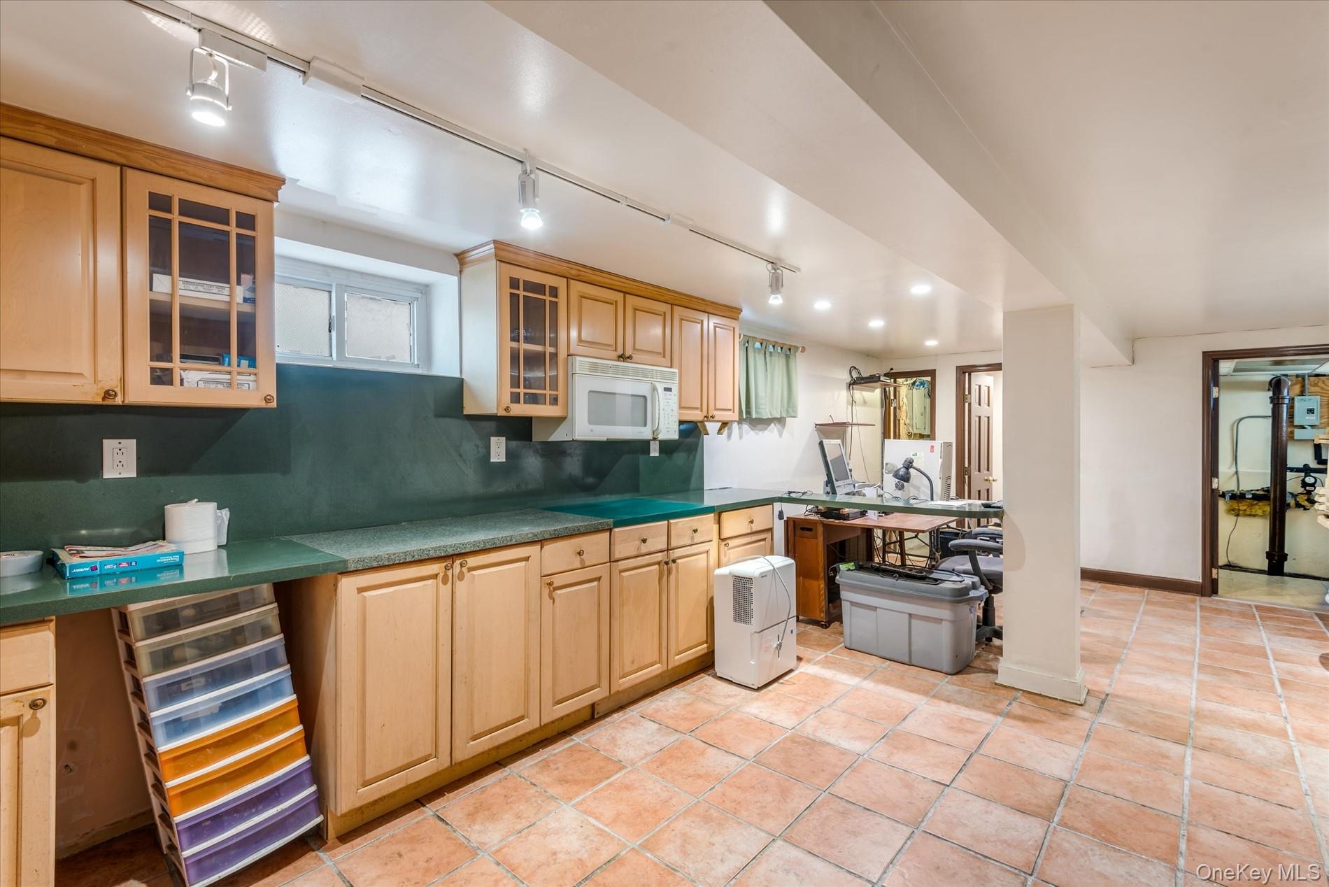 7844 86th Street, Glendale, NY 11385