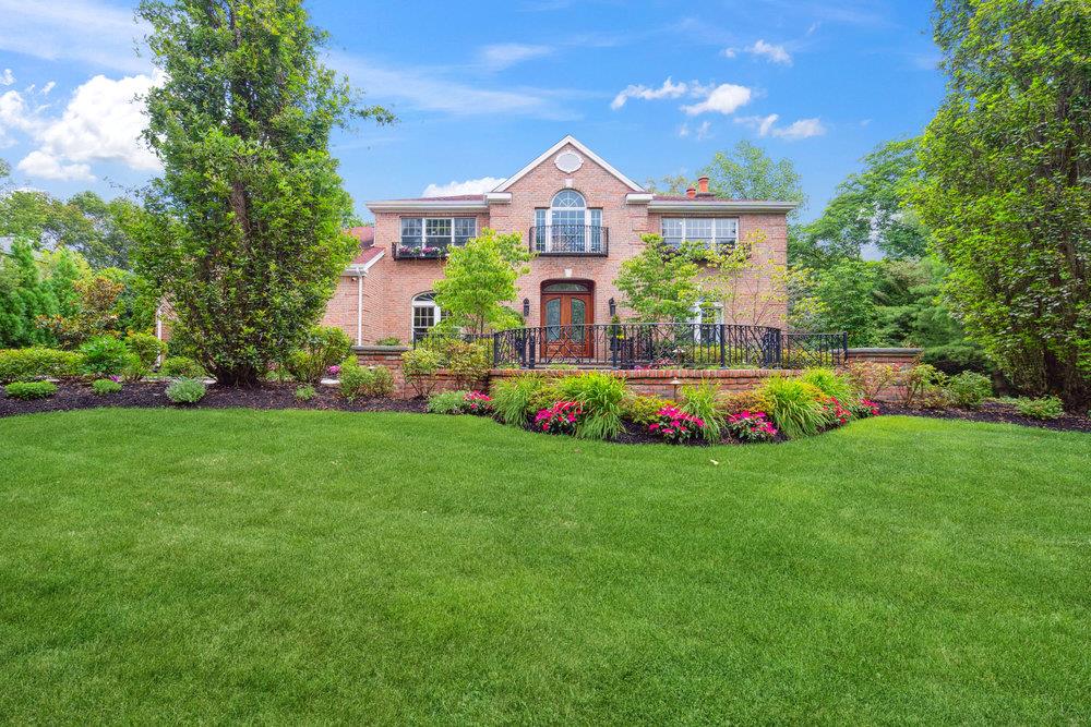 22 Woodbury Farms Drive, Woodbury, NY 11797