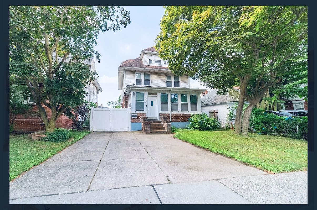 152-16 Roosevelt Avenue, Flushing, NY 11354