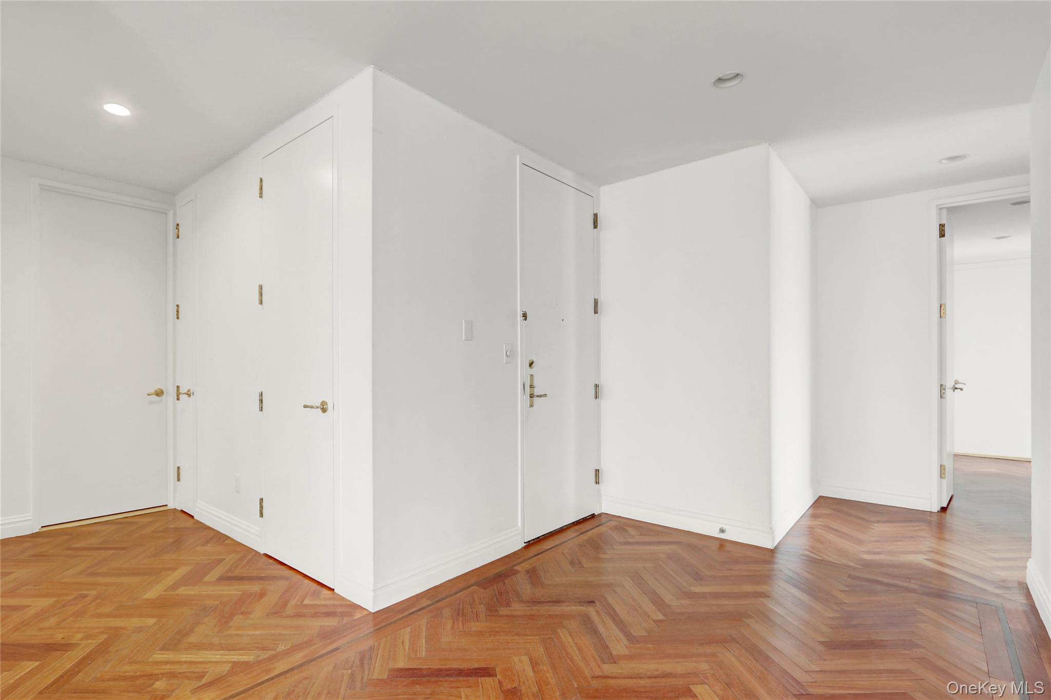 90 E End Avenue # 10B, New York (Manhattan), NY 10028