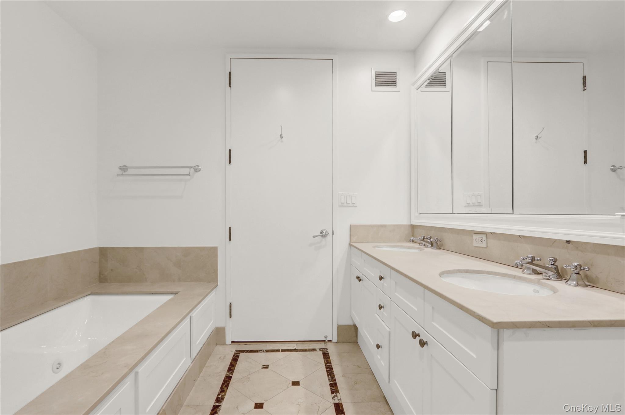 90 E End Avenue # 10B, New York (Manhattan), NY 10028