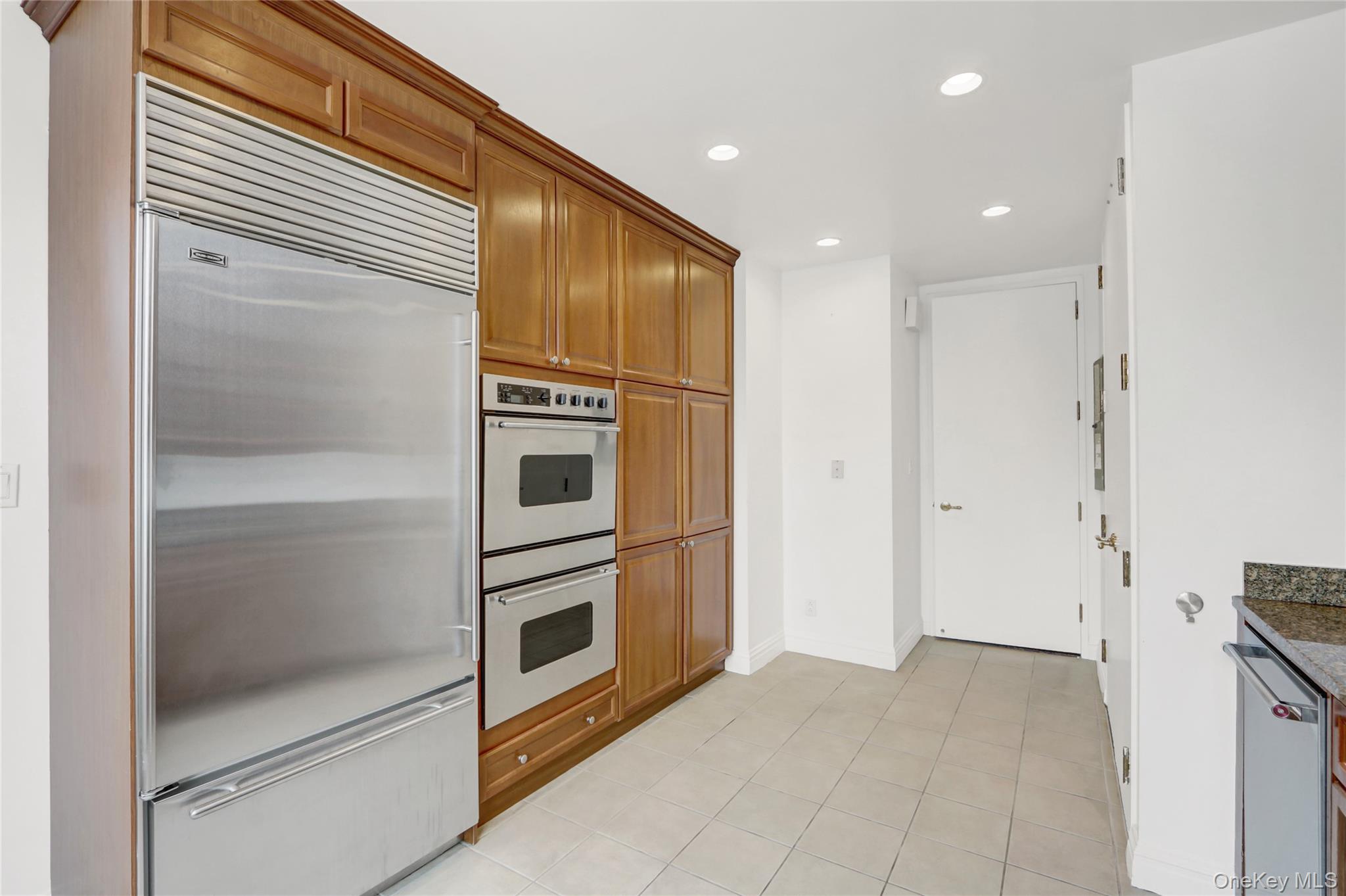 90 E End Avenue # 10B, New York (Manhattan), NY 10028